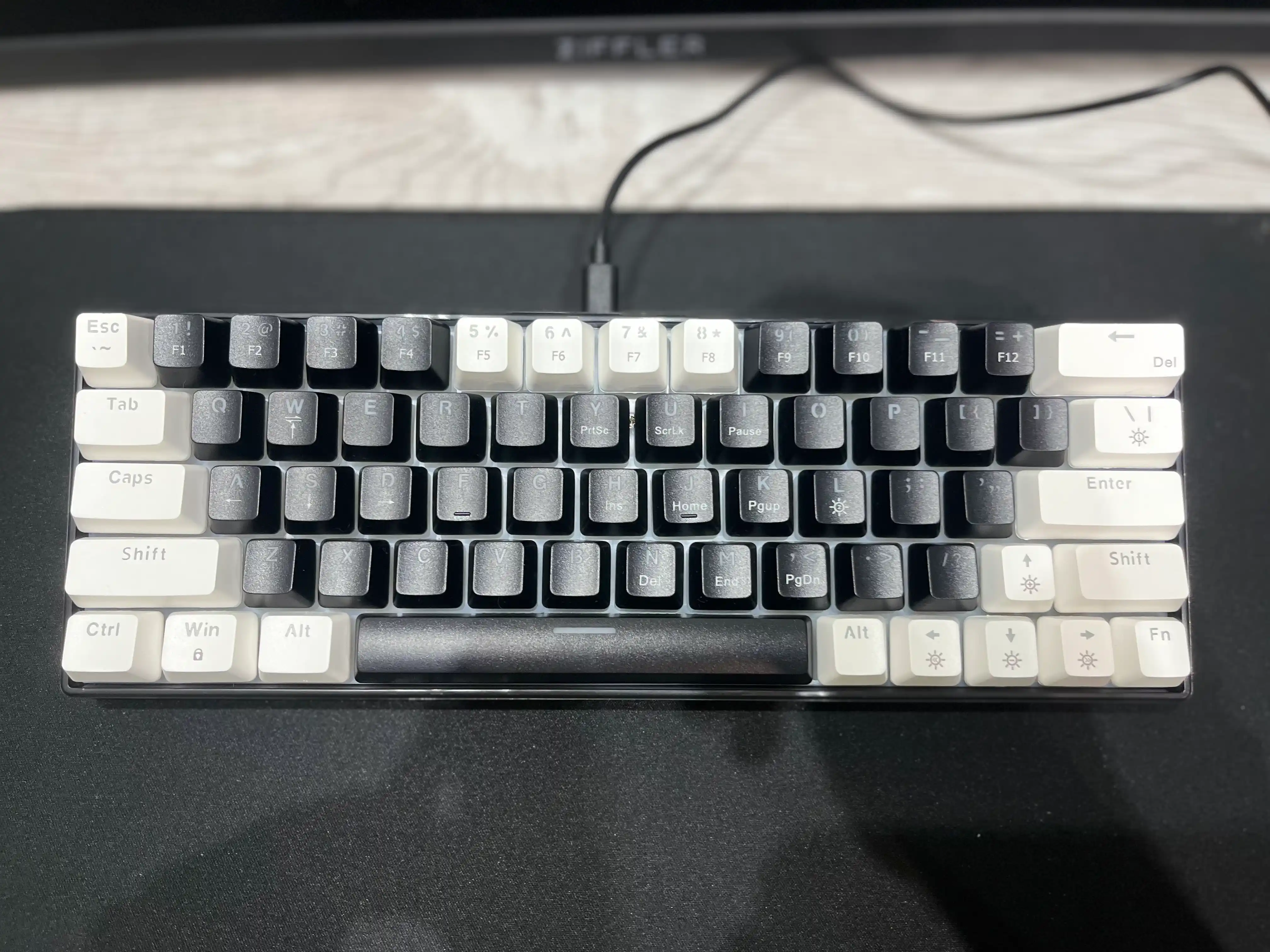 Zifrind Rgb mexanik o‘yin klaviaturasi, 98 ta o‘yin tugmasi va multimedia bilan yoritilgan