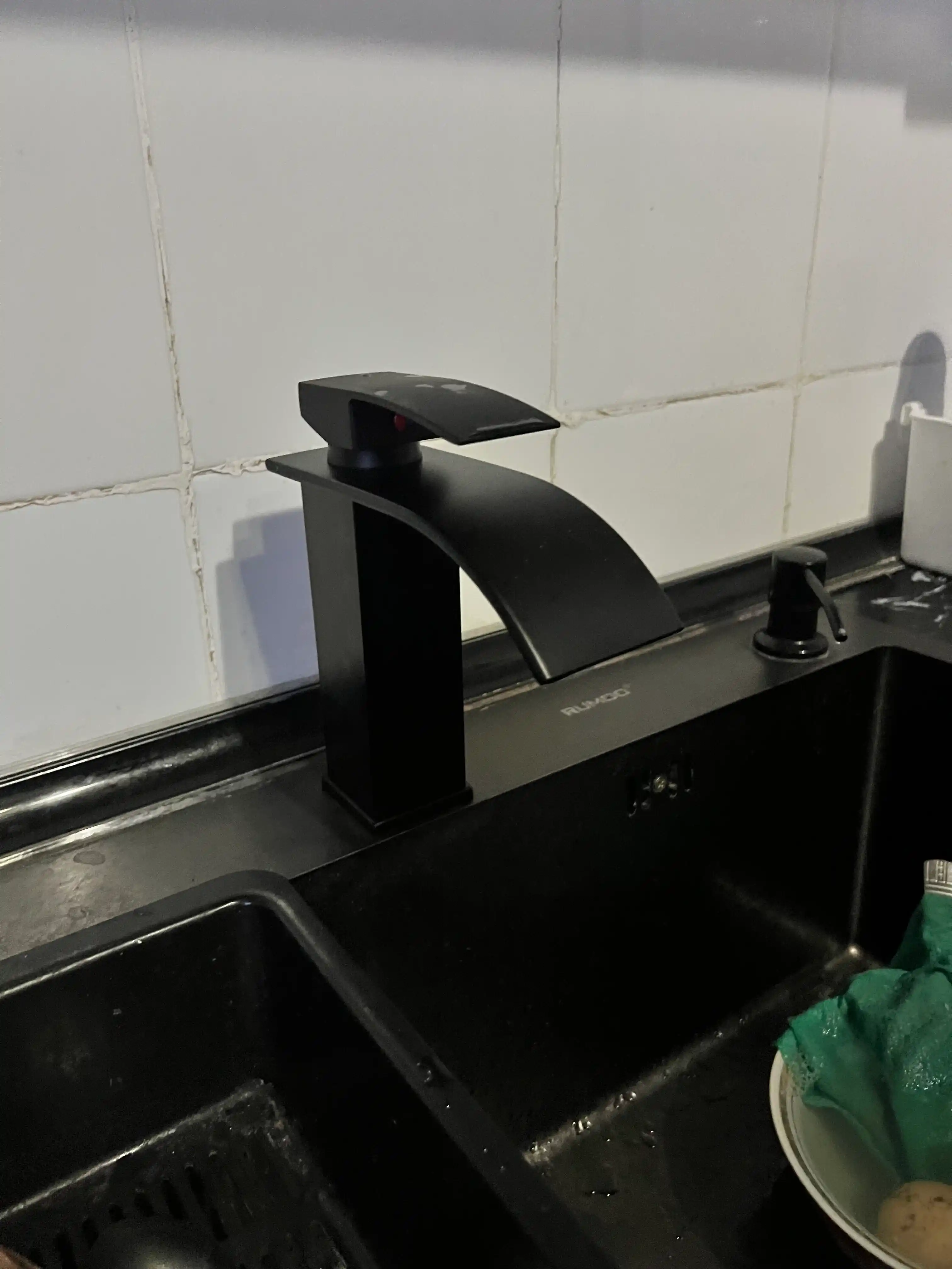 Sharsharali lavabo mikseri
