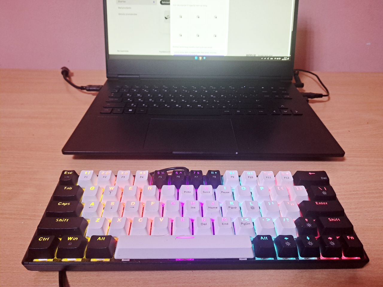 Zifrind Rgb mexanik o‘yin klaviaturasi, 98 ta o‘yin tugmasi va multimedia bilan yoritilgan