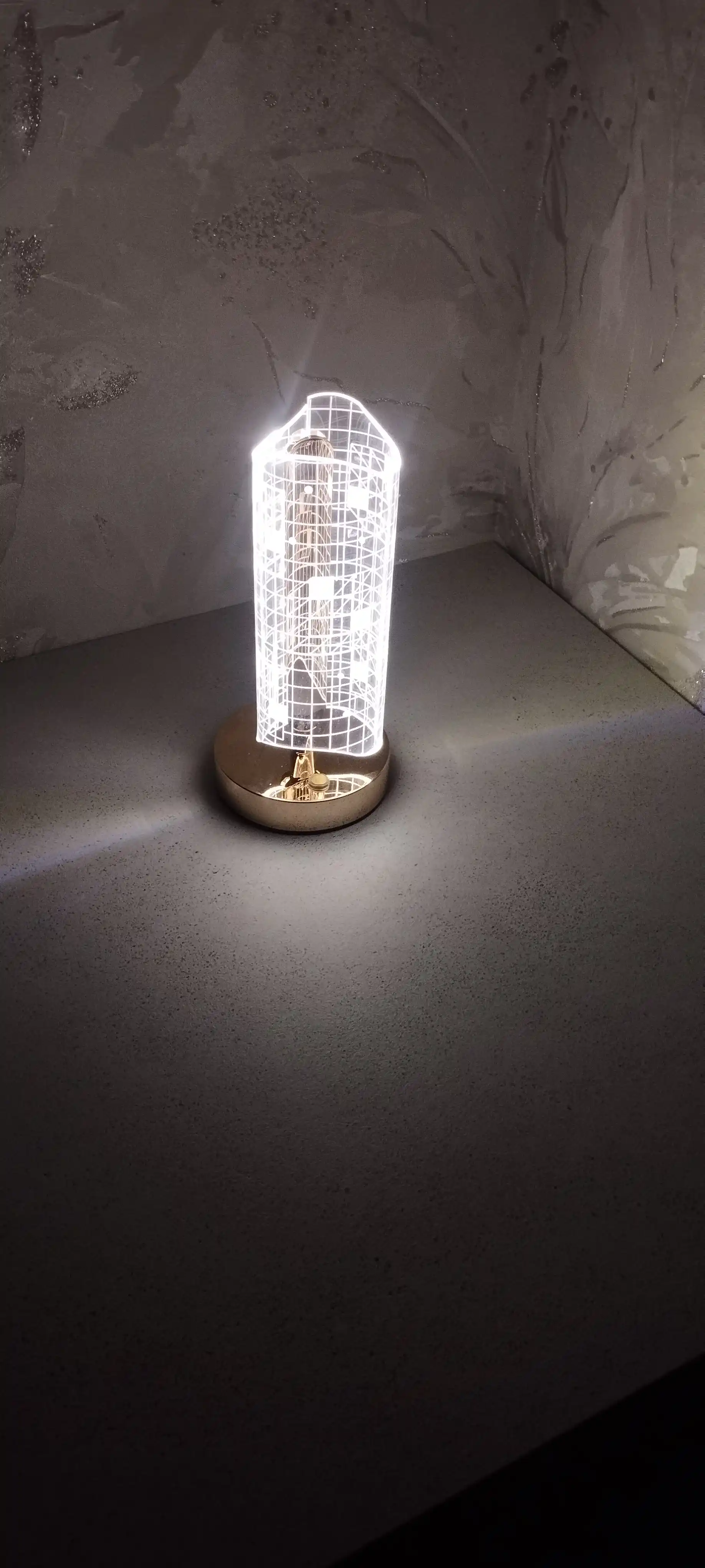Stol chiroqchasi, sensorli Led, 3 xil yorug'lik darajasi
