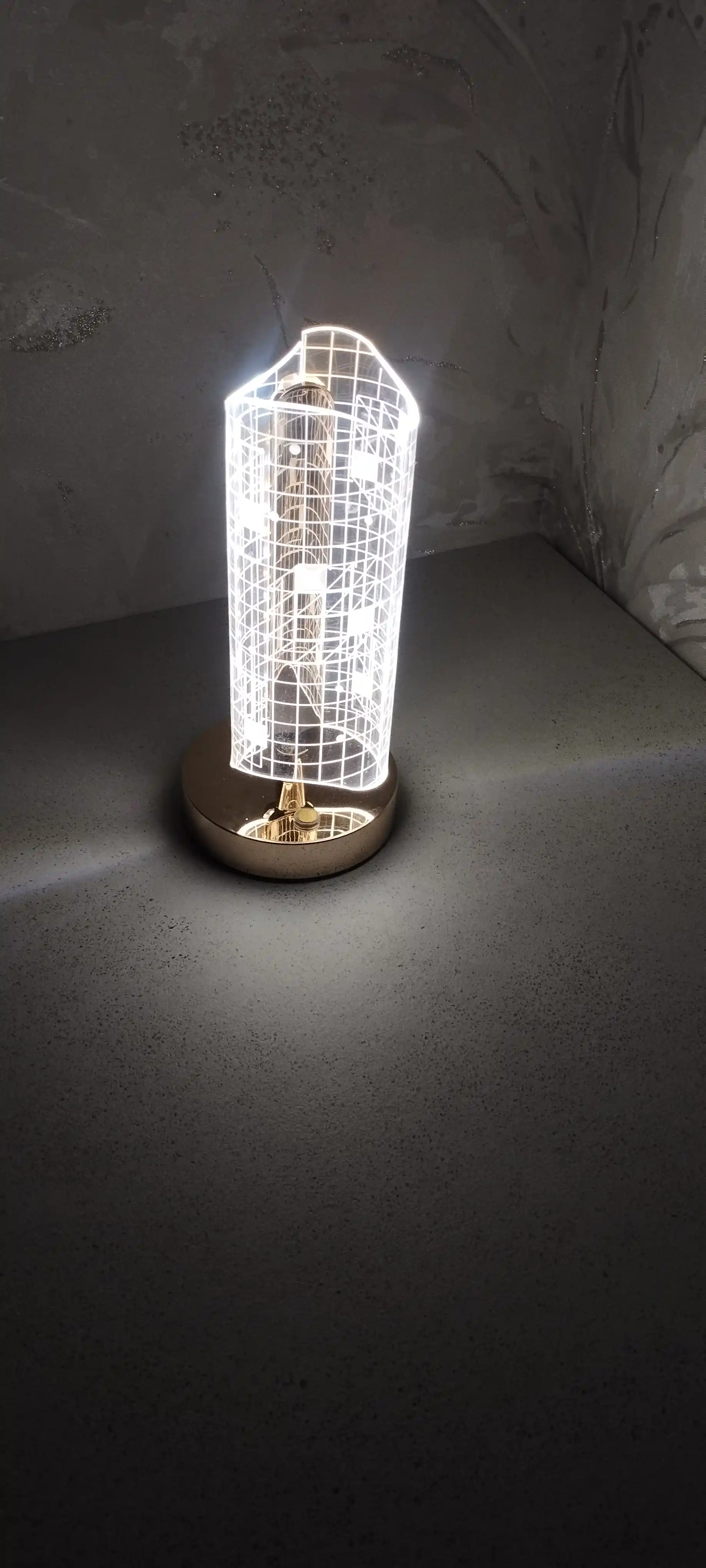 Stol chiroqchasi, sensorli Led, 3 xil yorug'lik darajasi