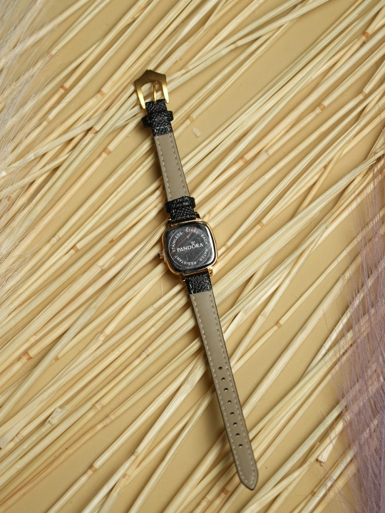 Ayollar qo'l soati, eco-charm remishokli, kvarts mexanizm - - Luna Watches