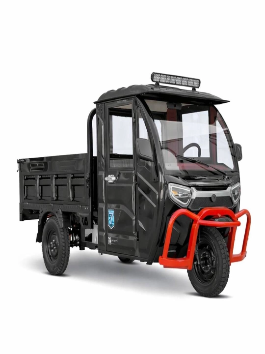 Yopiq kabinali elektr yuk tashuvchi uch g‘ildirakli transport vositasi - 