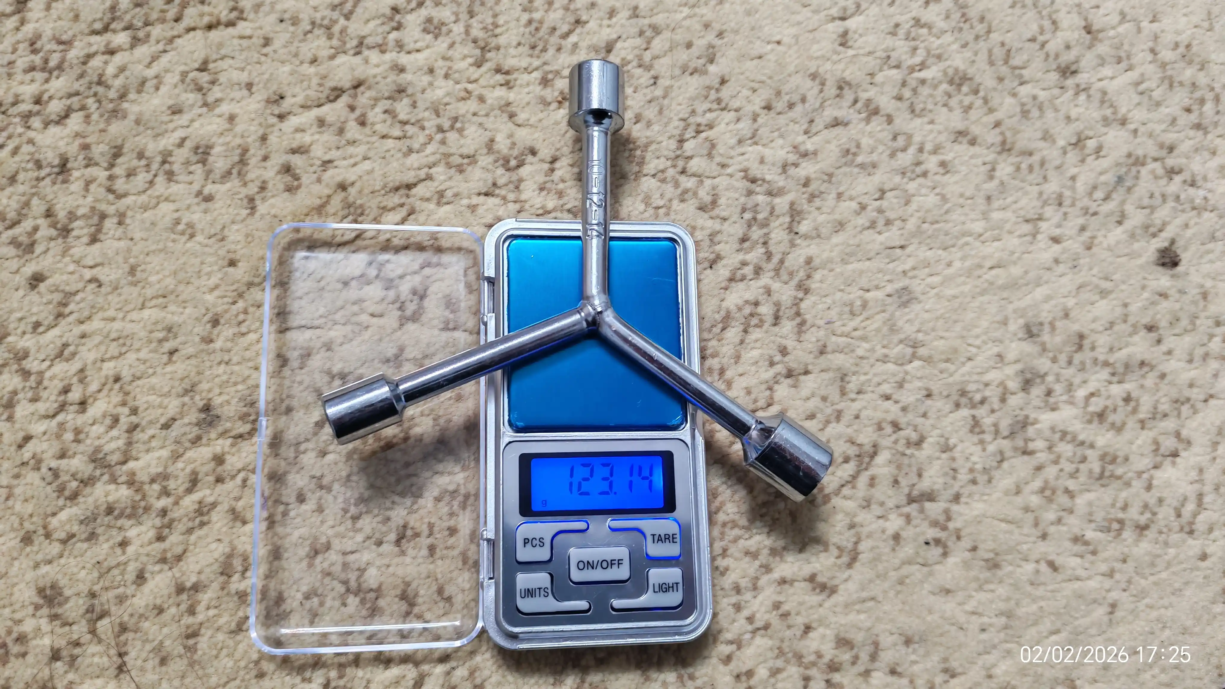 Elektron zargarlik tarozilari, batareyalar bilan, 200 g