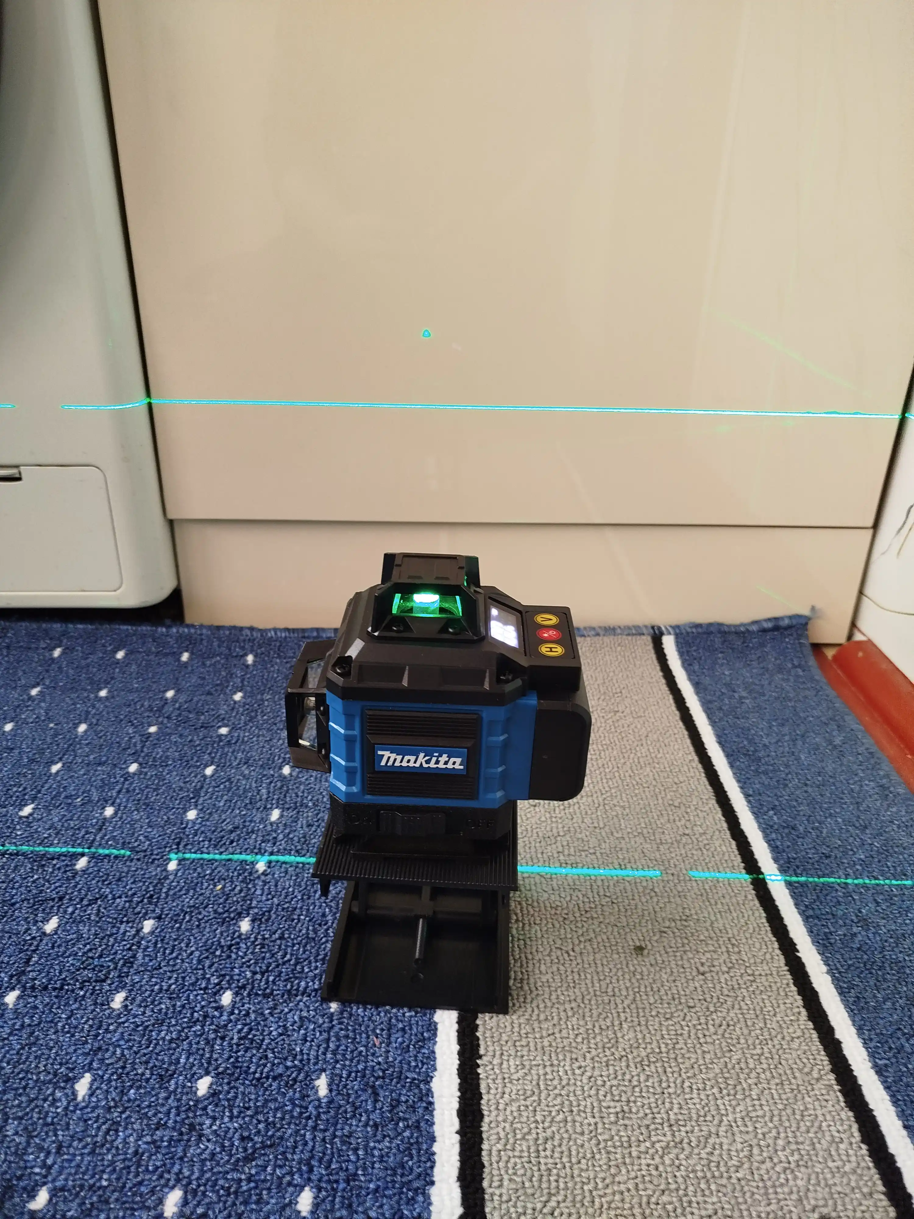 Лазерный уровень 4D D16, со стойкой