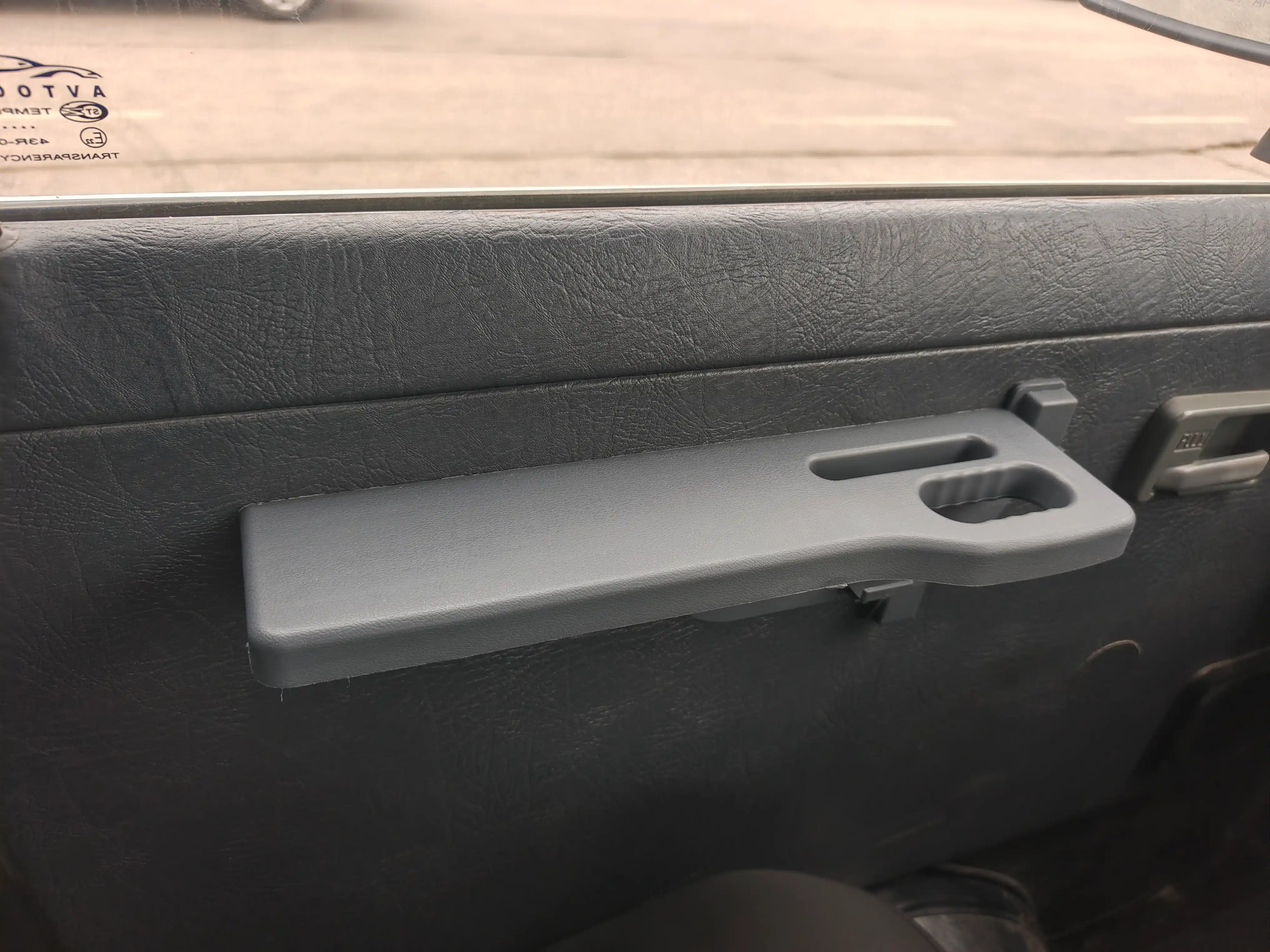 Подлокотник Damas Car, пластик, 2 шт, правый и левый
