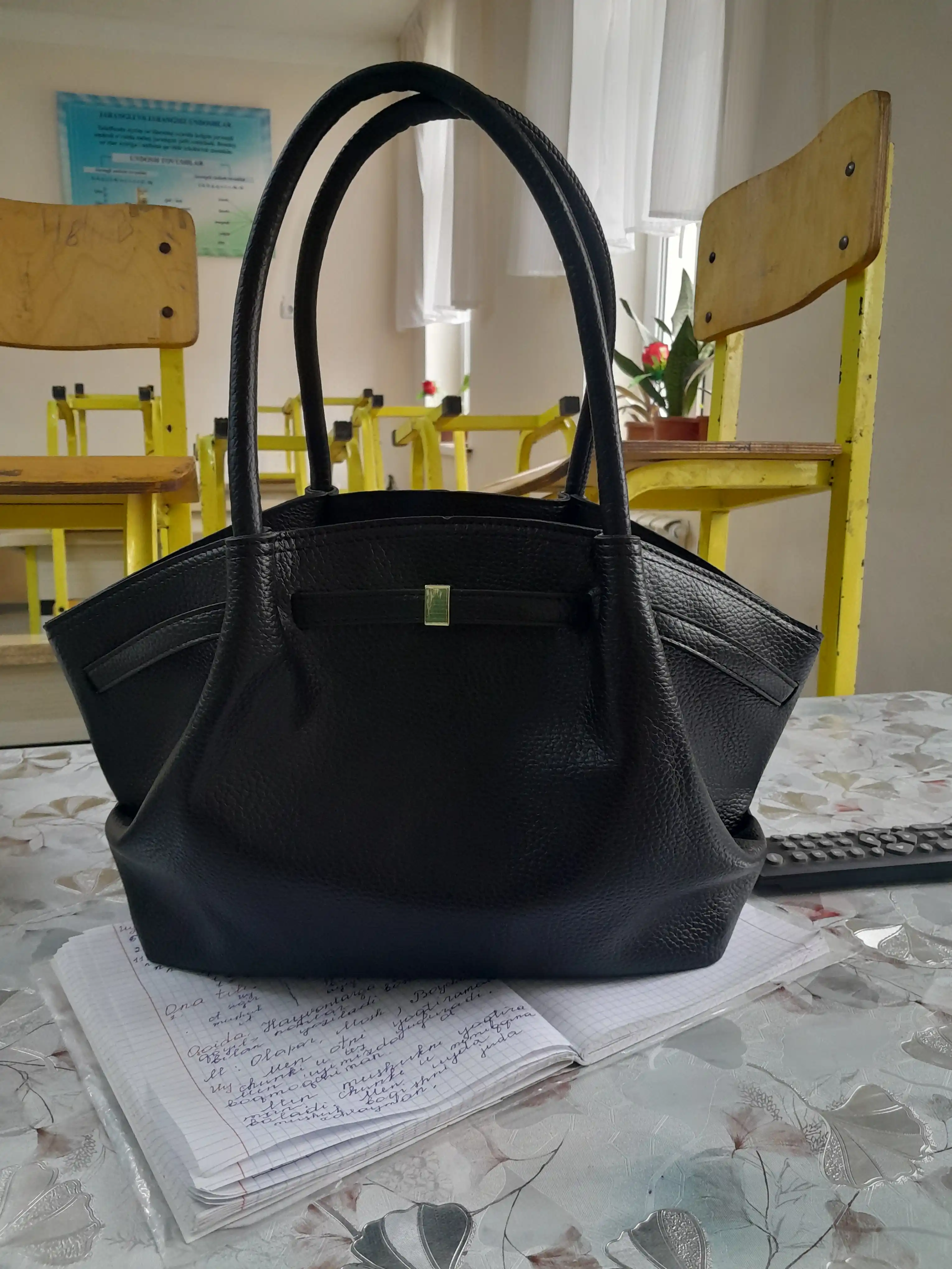 Ayollar sumkasi, katta, shopper, o‘qish uchun, A4 formatda