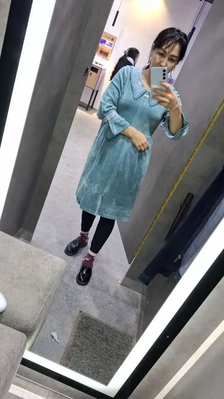 Ayollar uchun vellyurdan tikilgan xalat