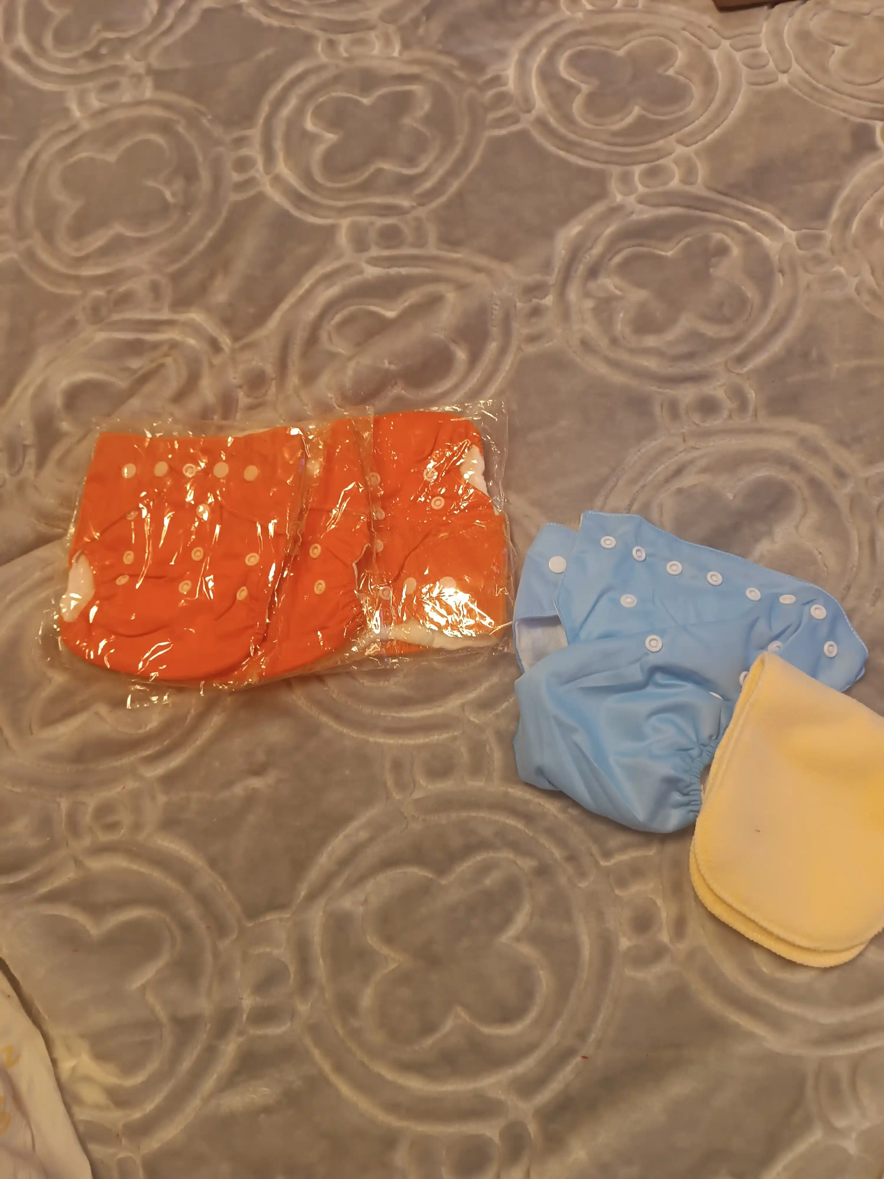 Ko'p martalik trusik tagliklar, pamperslar, qayta yuvib ishlatish mumkin bolgan