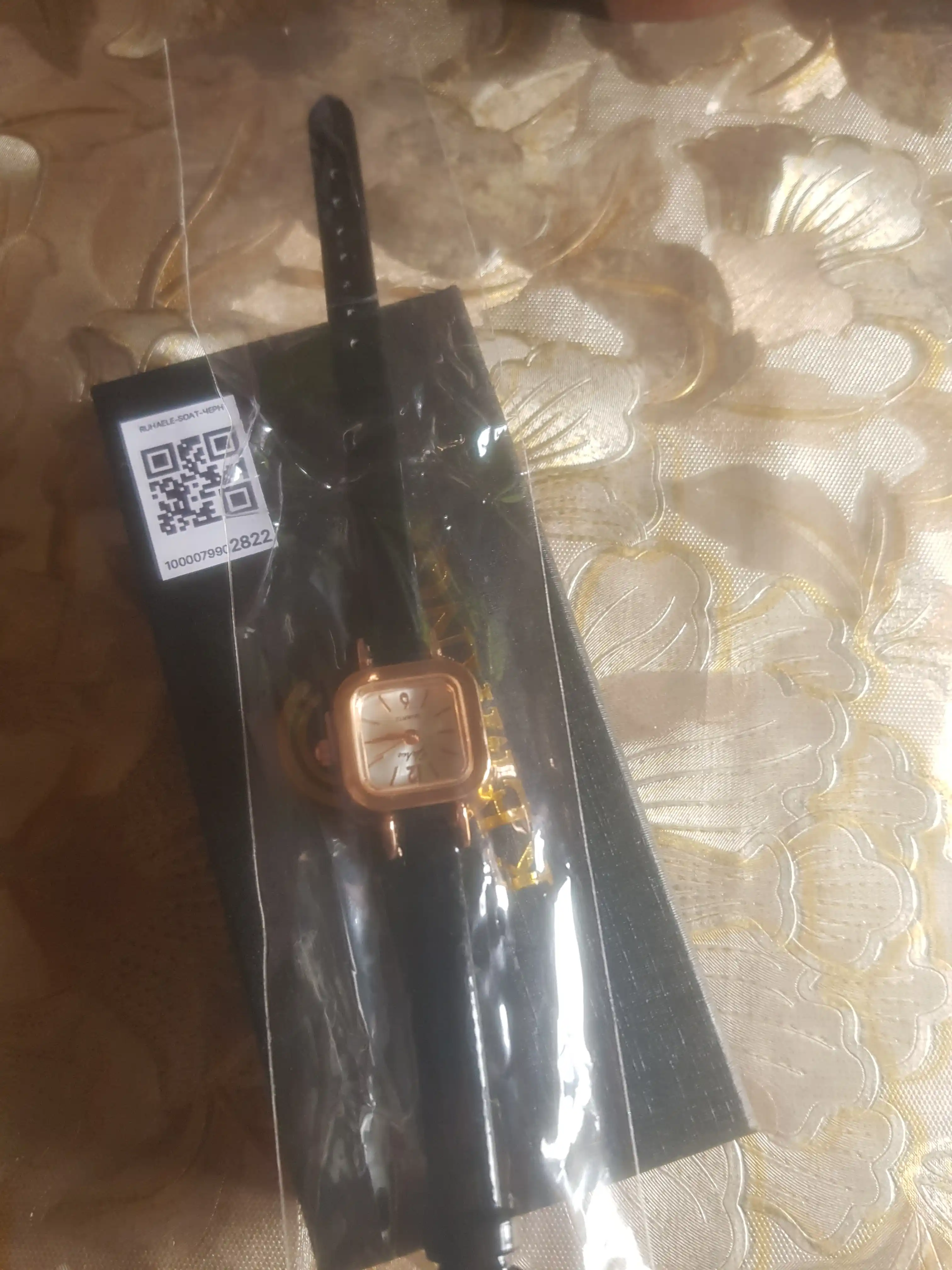 Ayollar qo'l soati, Klassik uslubda, kvadrat shaklli soat