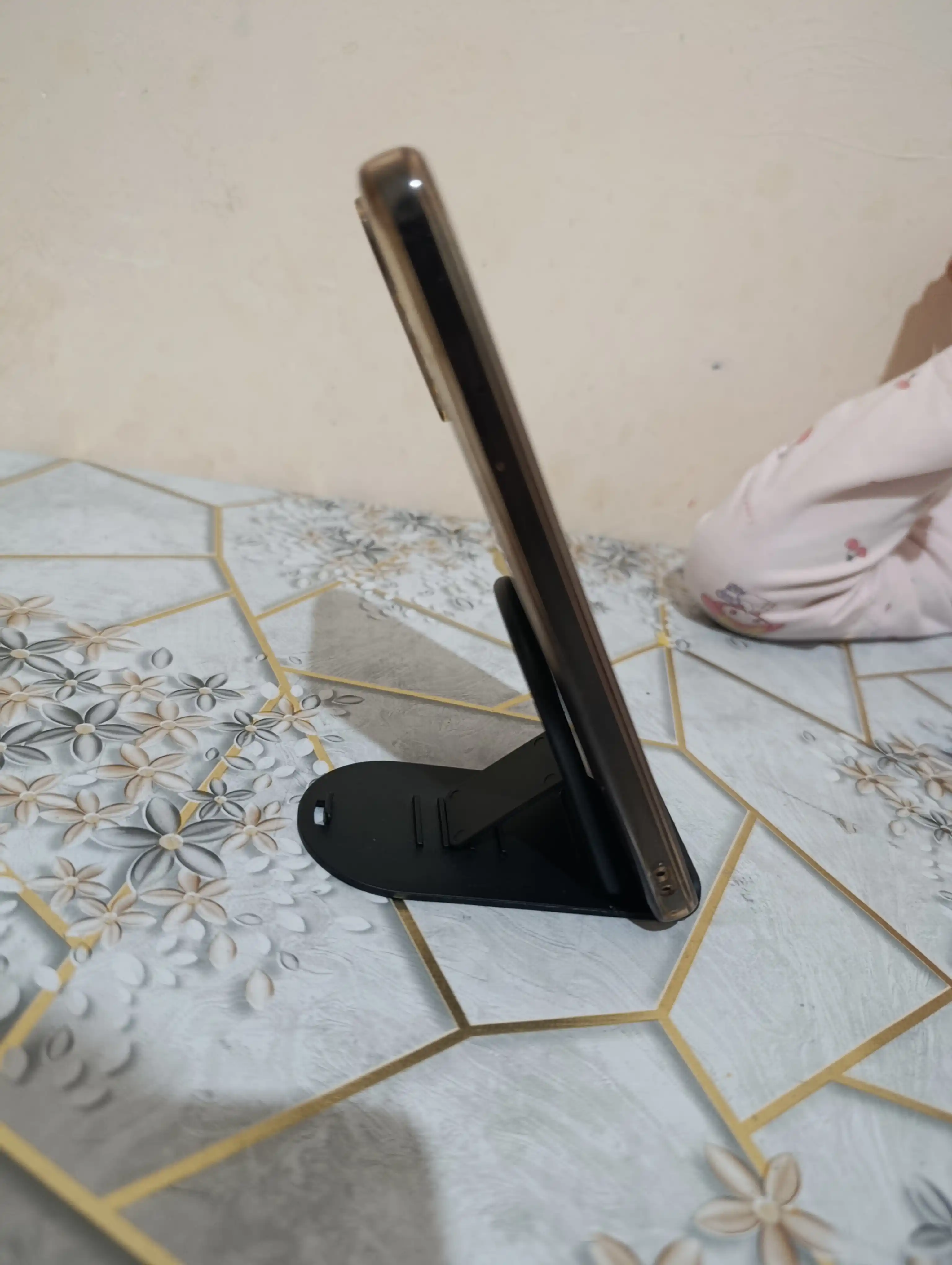 Telefon va planshet uchun yig'iladigan telefon ushlagich