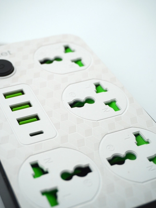 Удлинитель 2000W c USB-A и Type-C (PD), с выключателем и защитой для детей