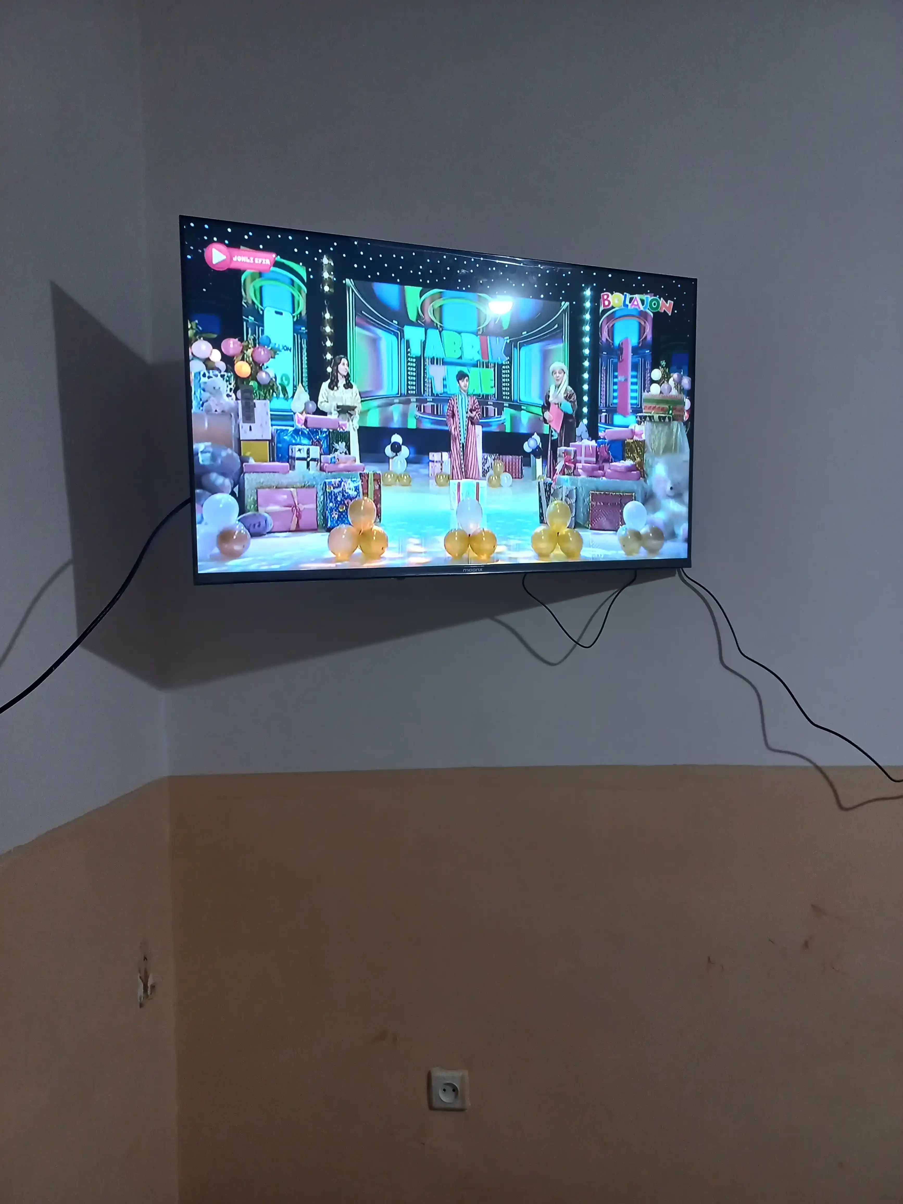 Телевизор MoonX 55", 43" 4K UltraHD, Smart, HDR поддержка, пульт в комплекте