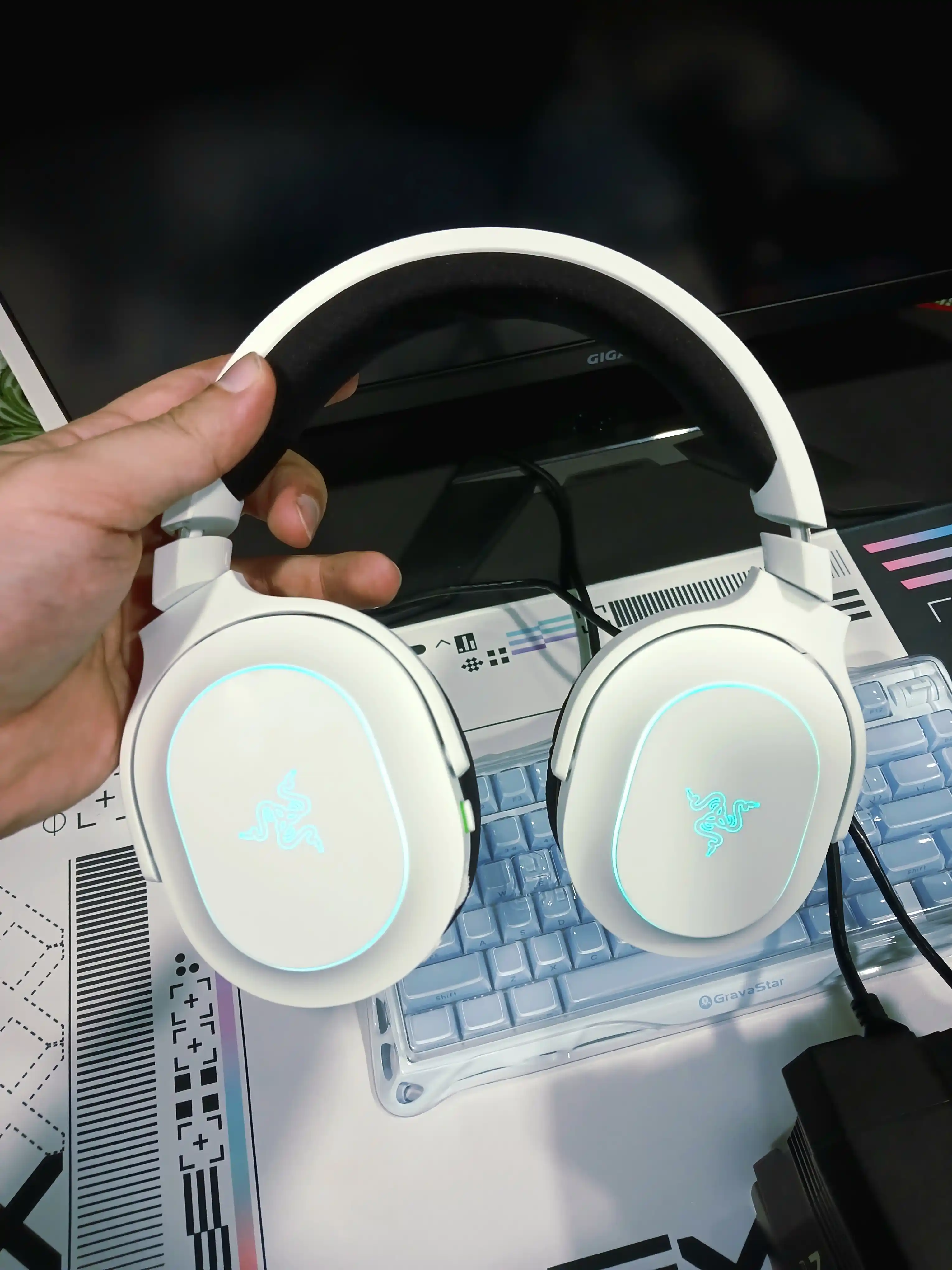 Razer Barracuda X Chroma simsiz o‘yin quloqchinlari, BT/WL, RGB, 70 soatgacha ishlaydi