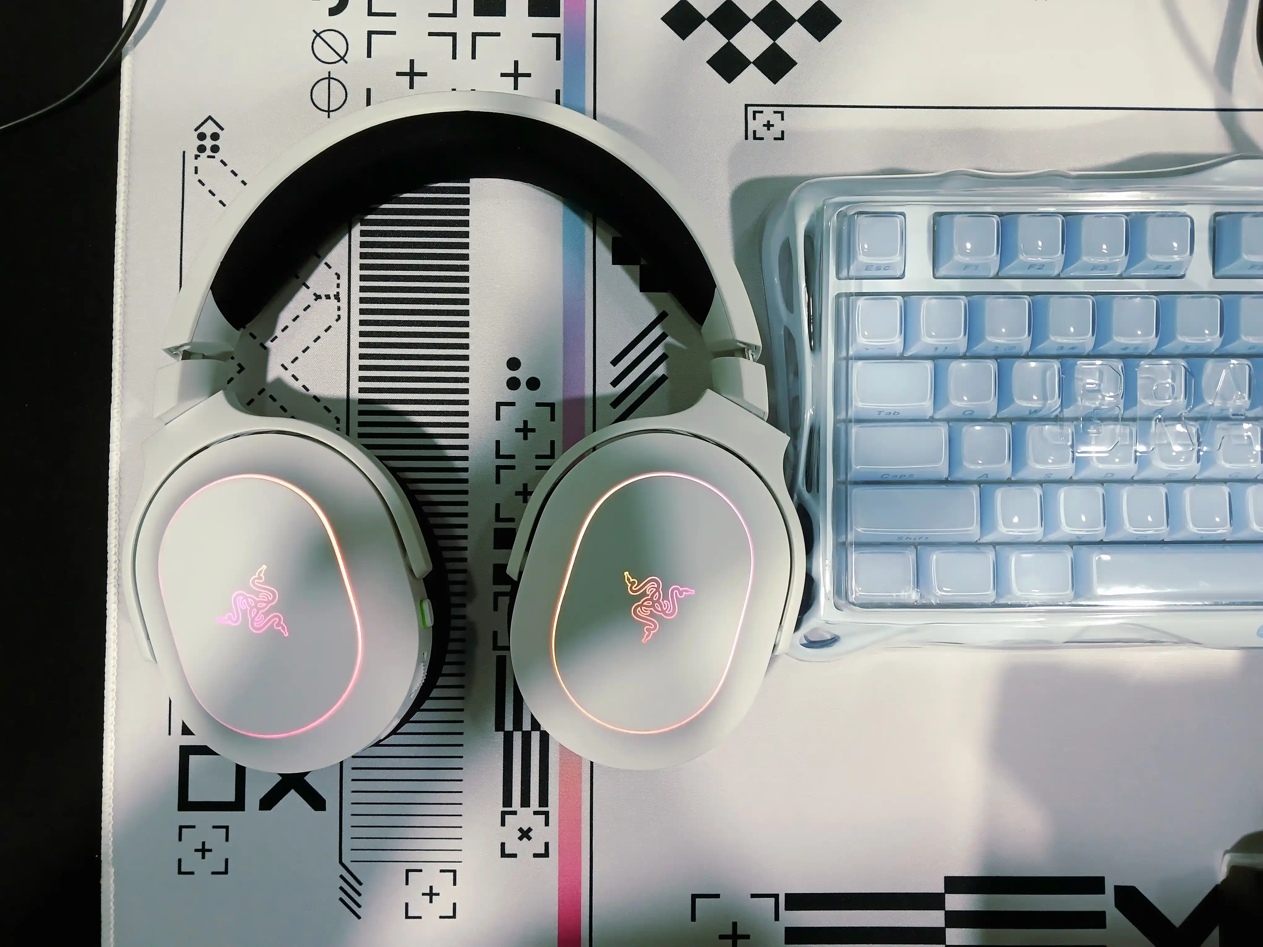 Razer Barracuda X Chroma simsiz o‘yin quloqchinlari, BT/WL, RGB, 70 soatgacha ishlaydi