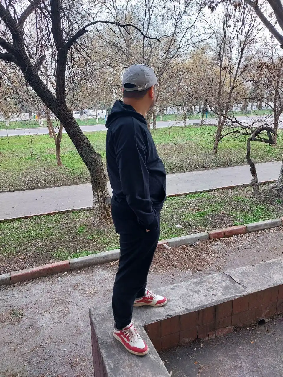Erkaklar sport kostyumi. Bahor va kuz uchun. Oversize