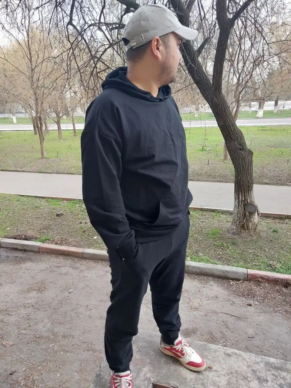 Erkaklar sport kostyumi. Bahor va kuz uchun. Oversize