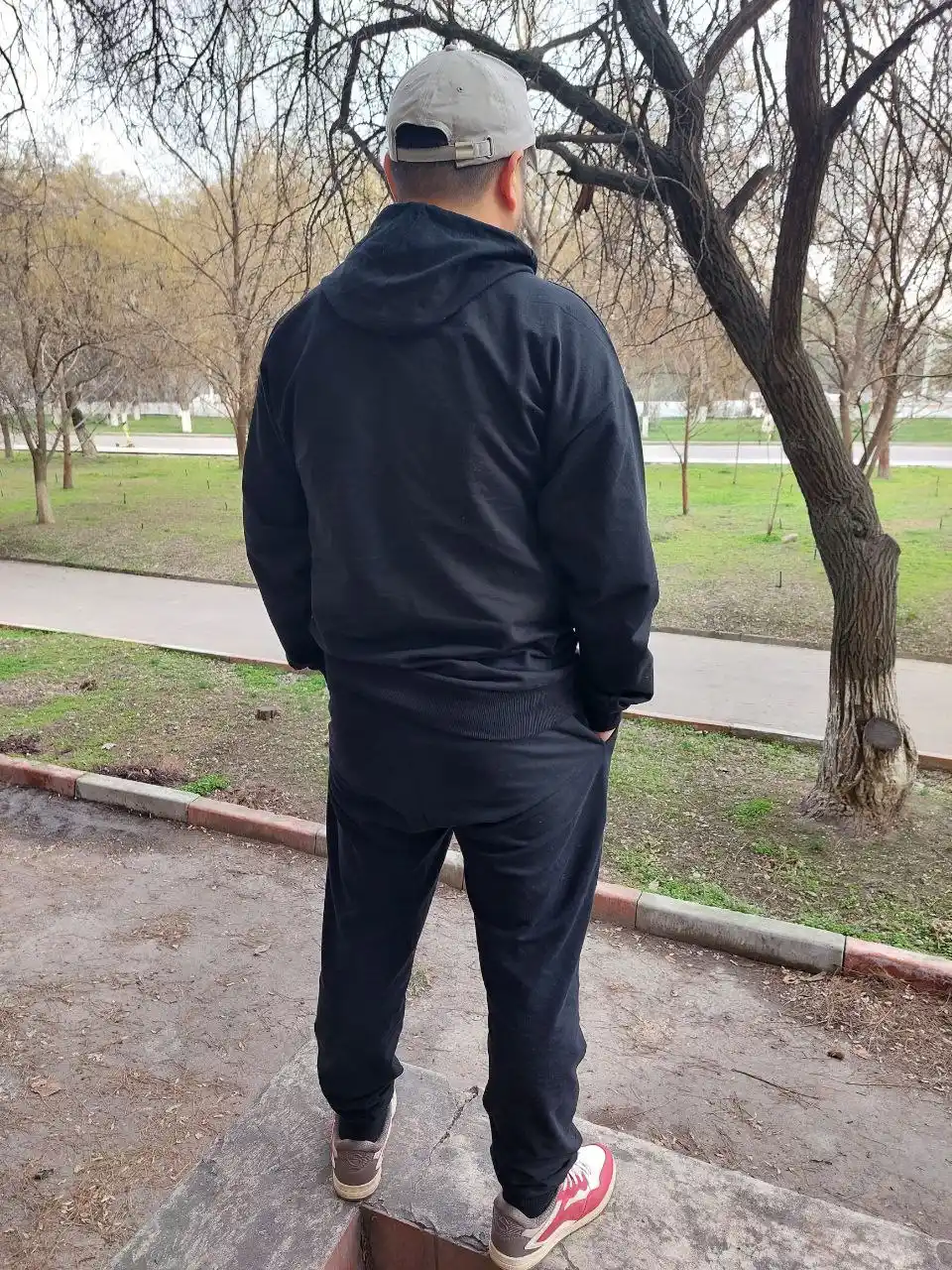 Erkaklar sport kostyumi. Bahor va kuz uchun. Oversize