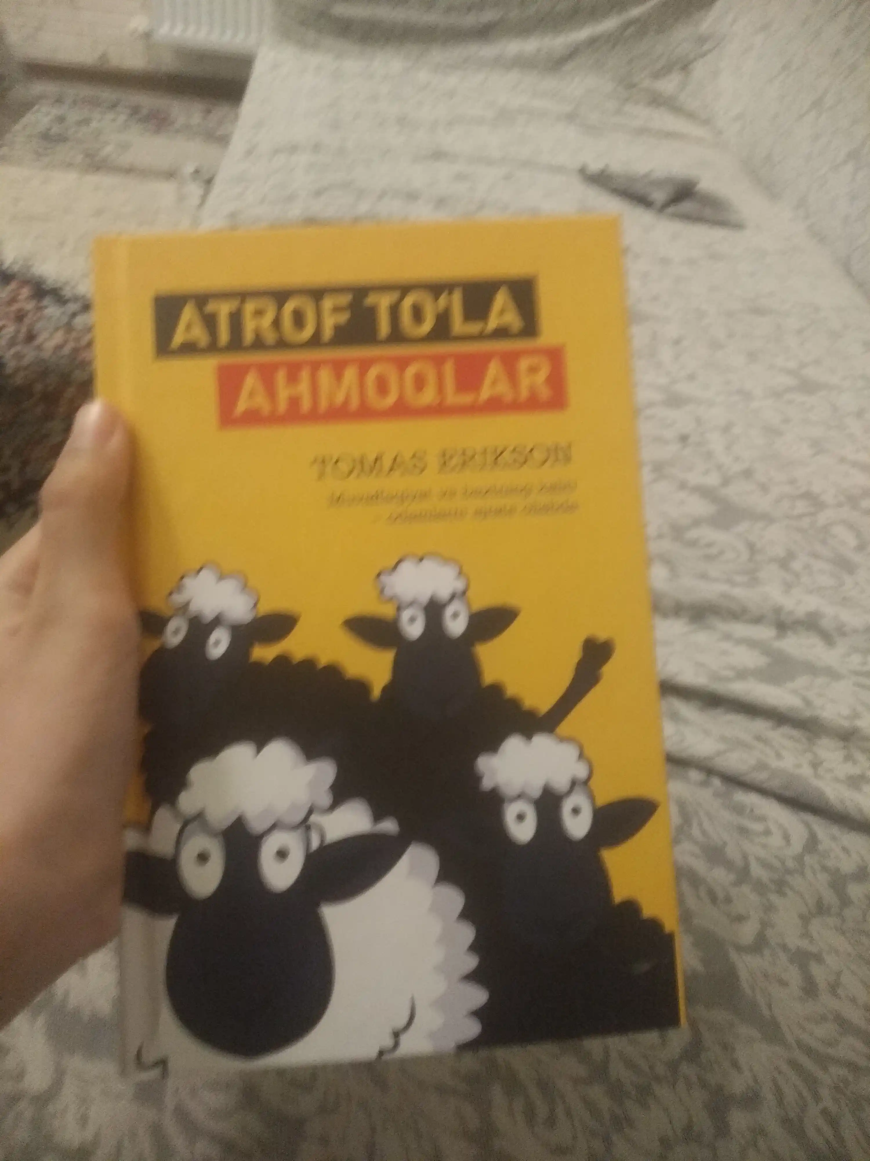 Atrof to‘la ahmoqlar, Tomas Erikson