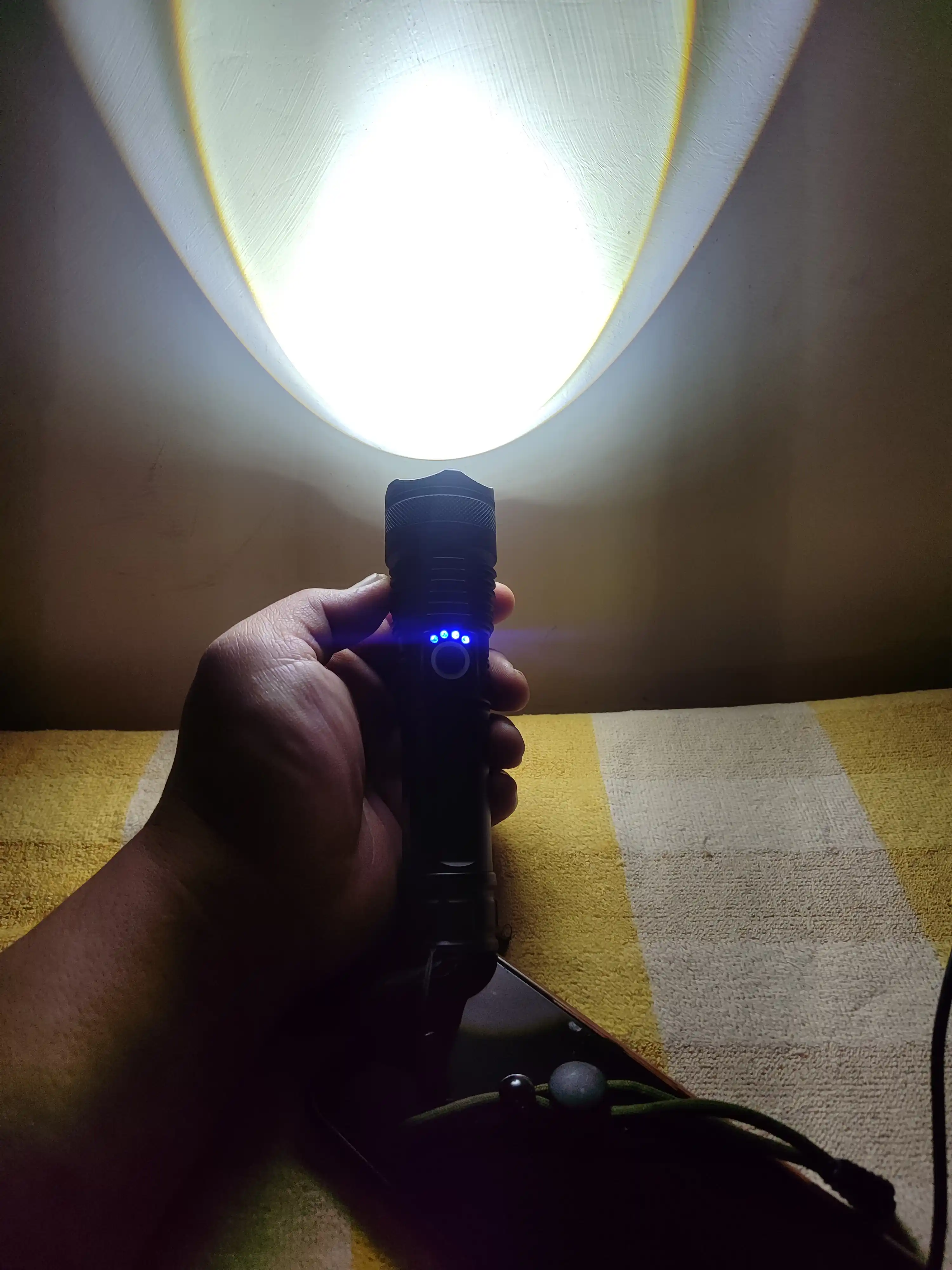 Qo'l chirog'i, LED, qayta zaryadlanuvchi, Zoom effekti bilan