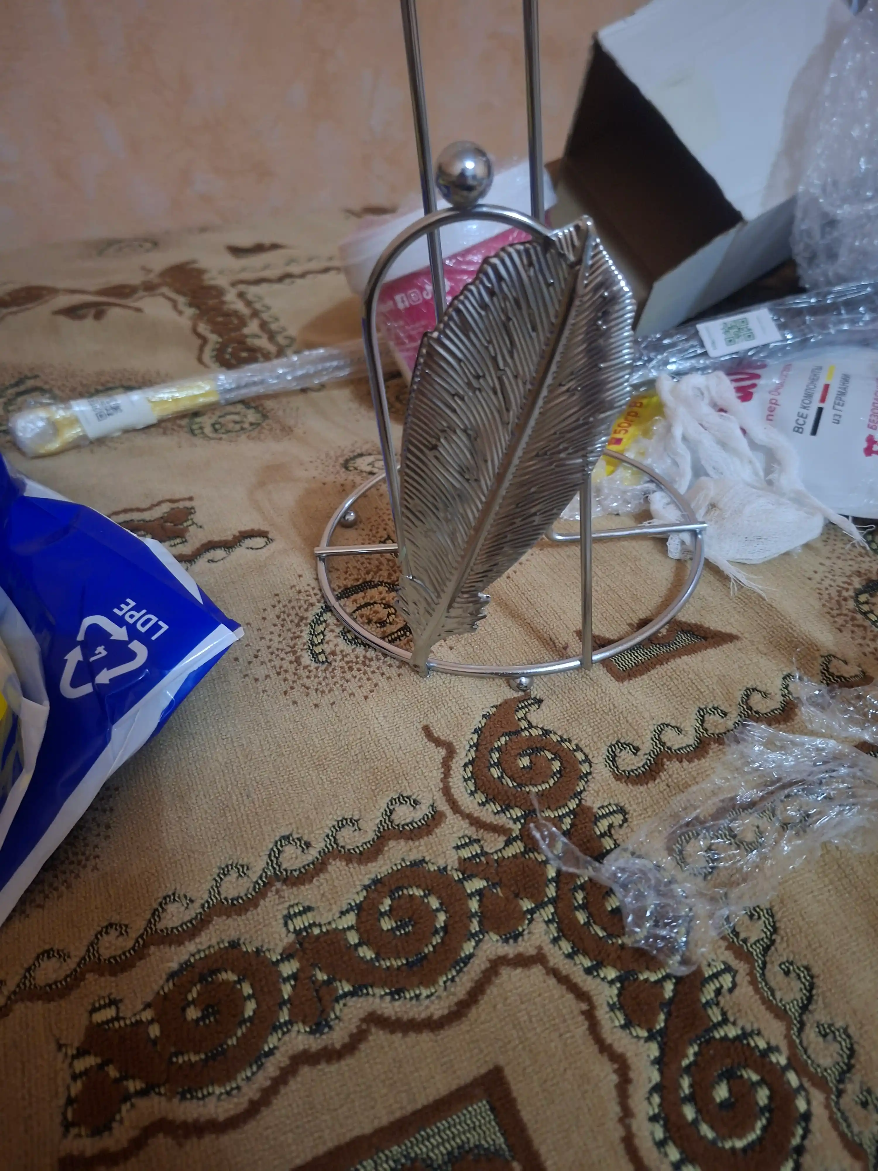 Qog‘oz sochiqlar uchun tutqich, salfetka uchun taglik