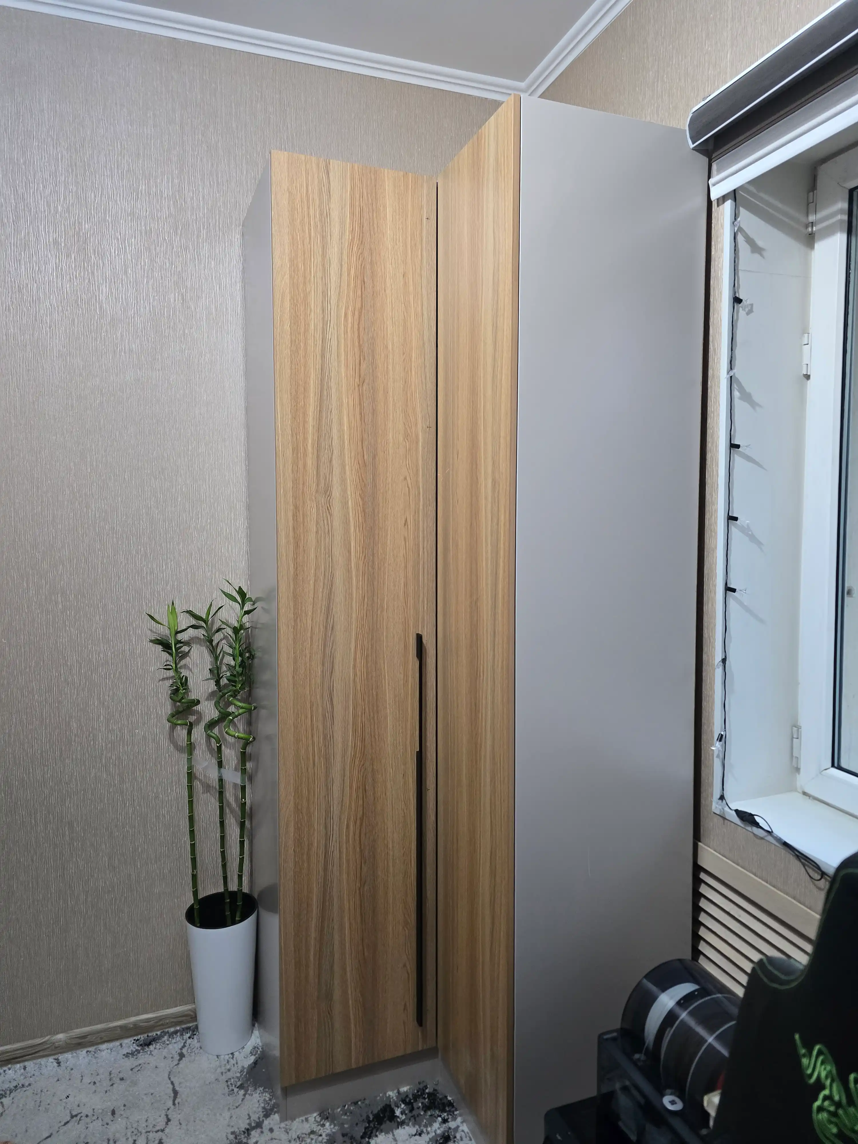 MEBELON burchak shkafi, ochiladigan eshik, keng sig‘imli, 230×82×45 sm