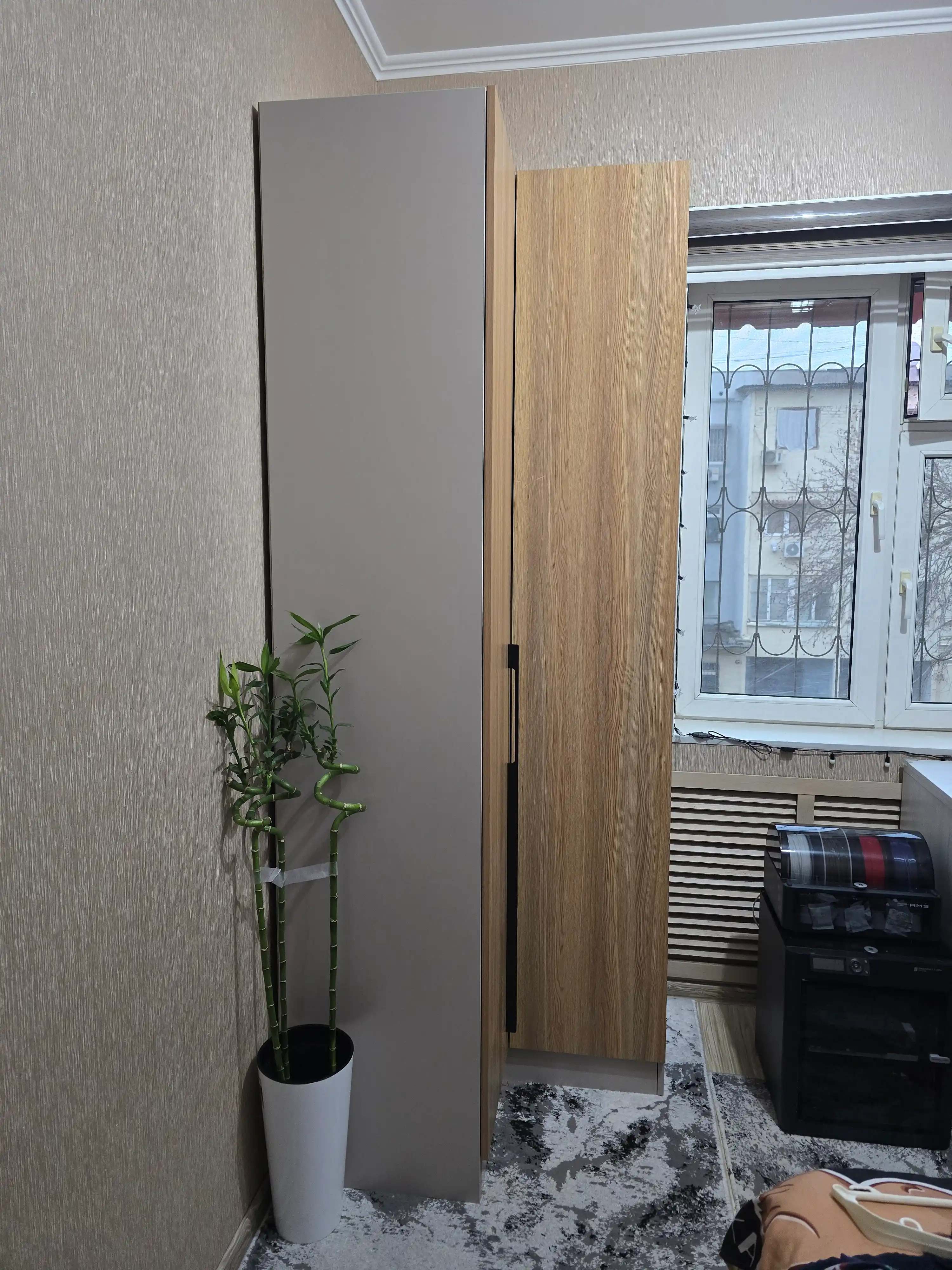 MEBELON burchak shkafi, ochiladigan eshik, keng sig‘imli, 230×82×45 sm