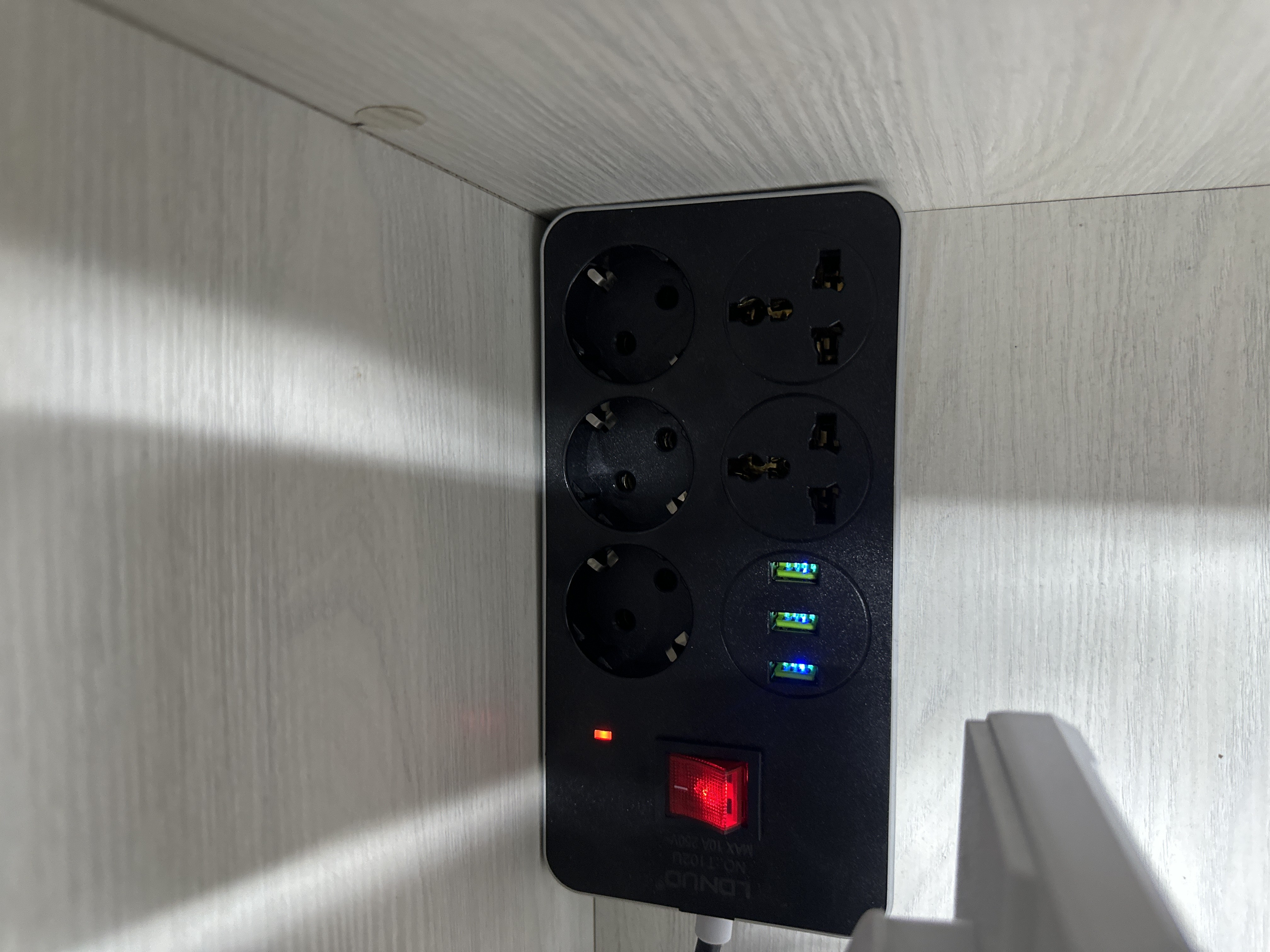 Сетевой фильтр, удлинитель, 3 м, USB порт, 5 розеток