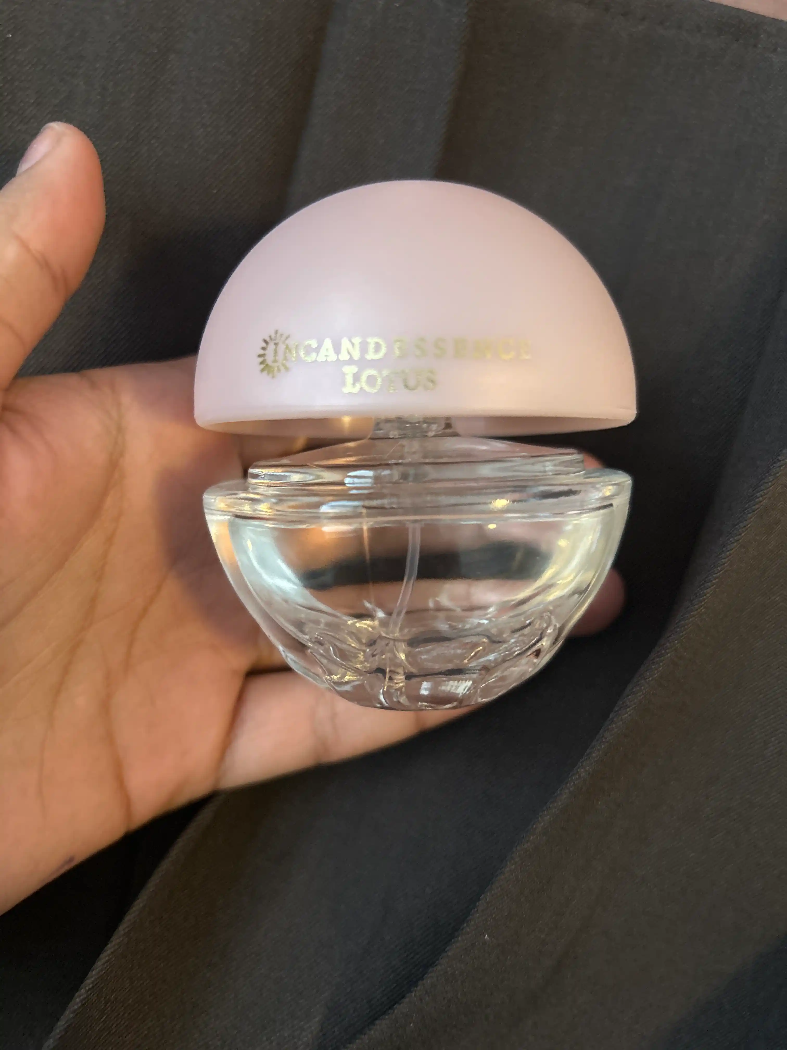 Ayollar uchun Incandesce Lotus — nozik, gul hidli, iliq vanilli tualet suvi 50 ml
