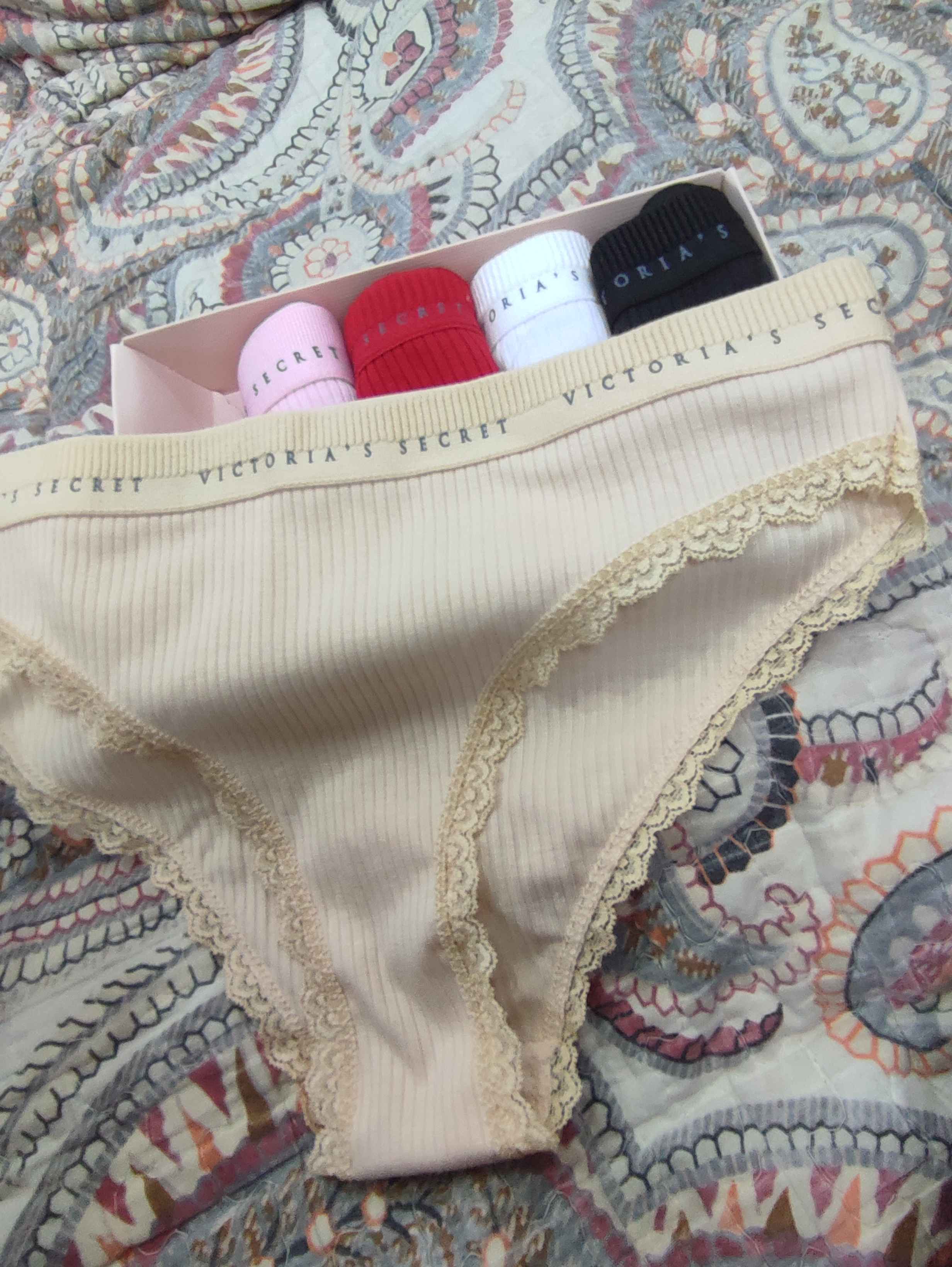 Ayollar uchun Victoria`s secret trusiklari, 5 dona to‘plam, sovg‘a qutisida ichki kiyim