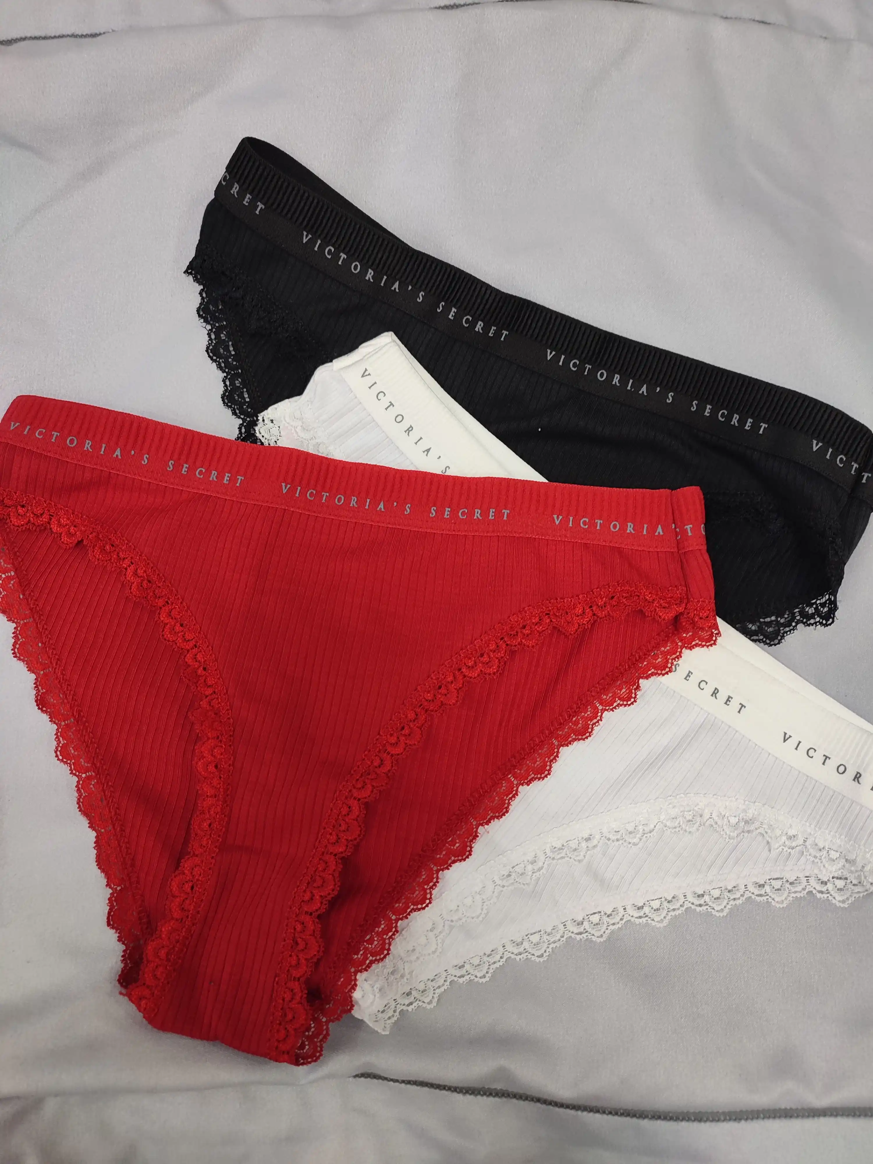 Ayollar uchun Victoria`s secret trusiklari, 5 dona to‘plam, sovg‘a qutisida ichki kiyim