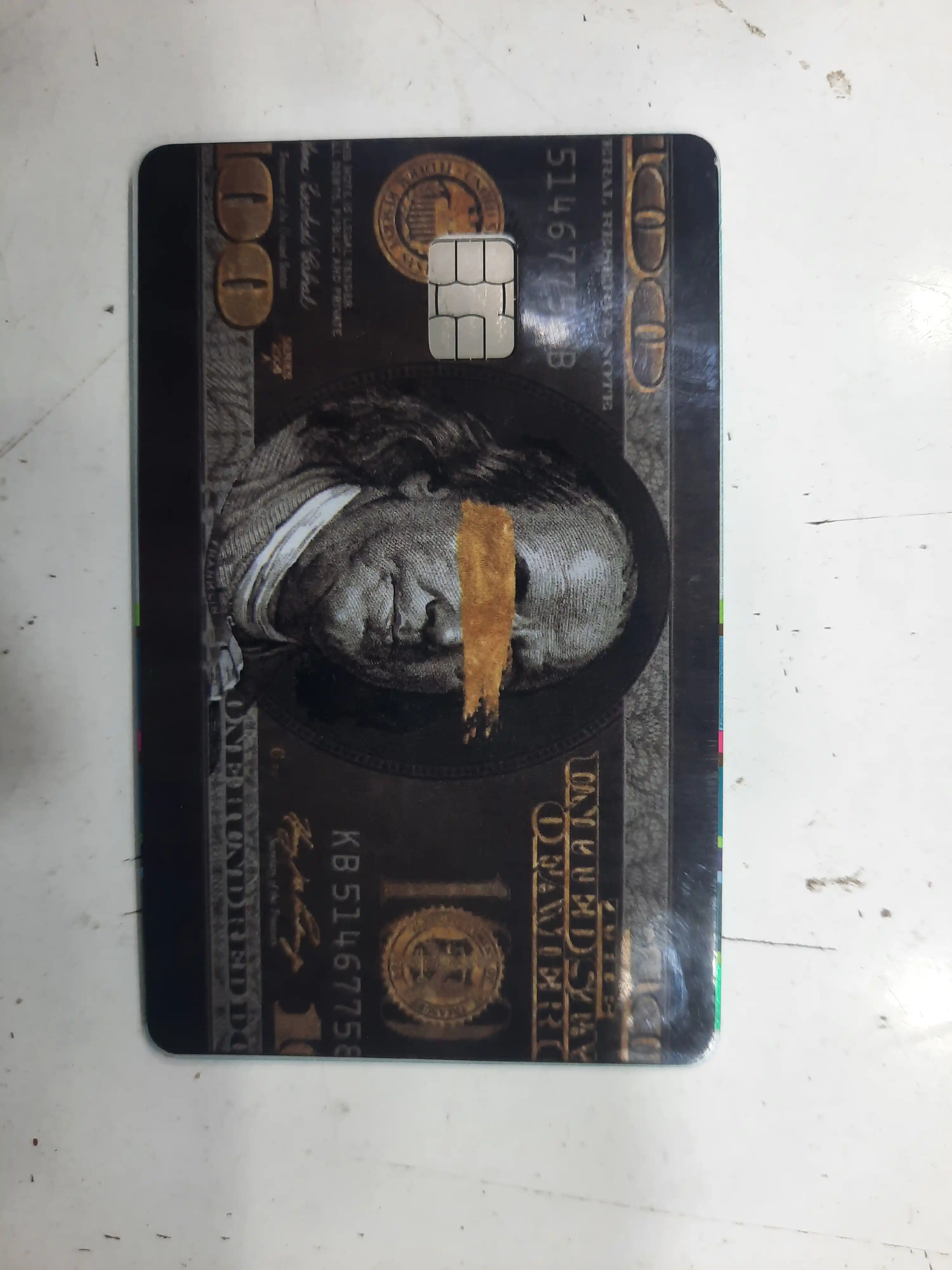 Bank kartasi va chipta stikerlari, pul, dollar