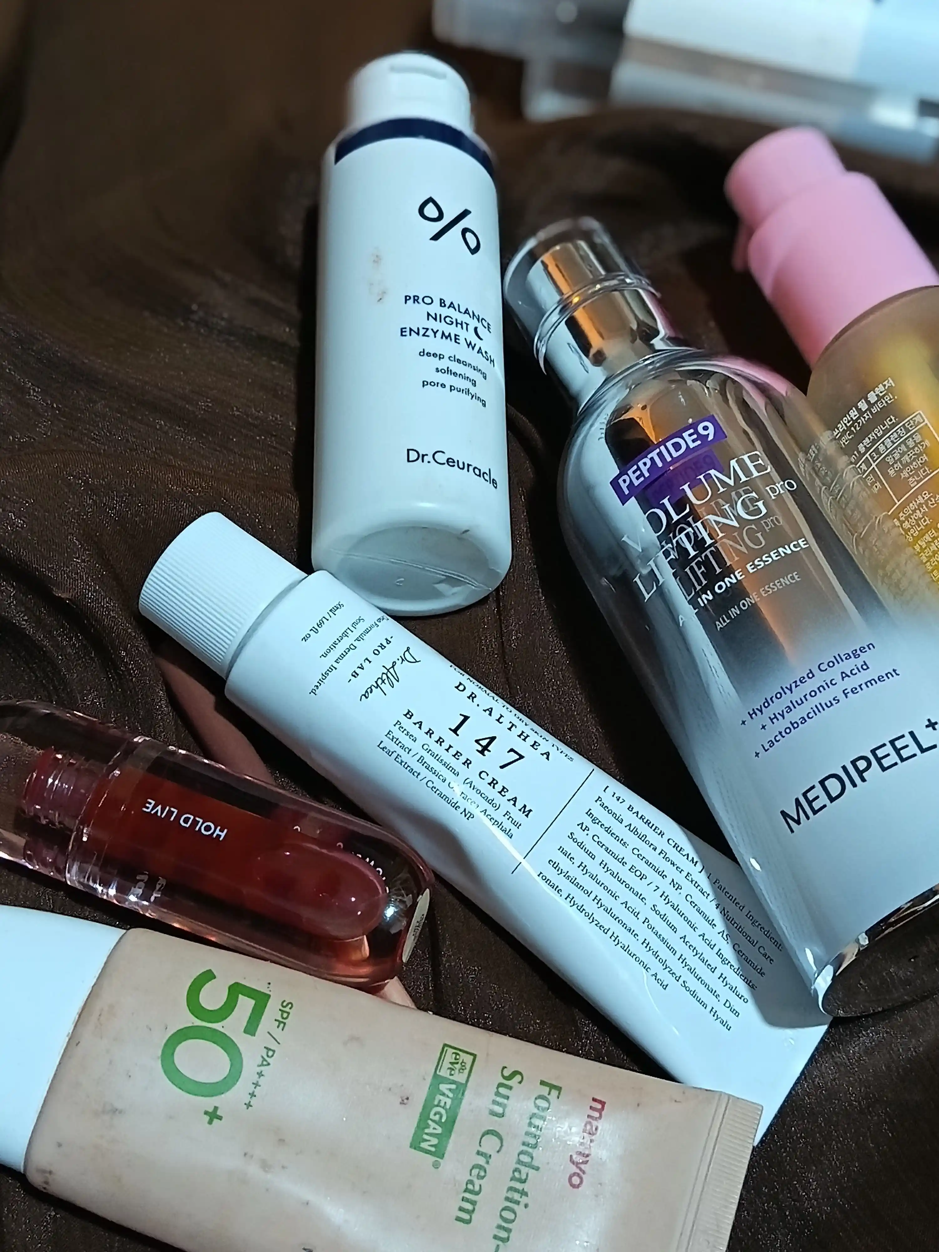 Yuz uchun essensiya, MEDIPEEL+, Peptide 9, Volume white cica, Volume lifting, Volume essence, 100 ml
