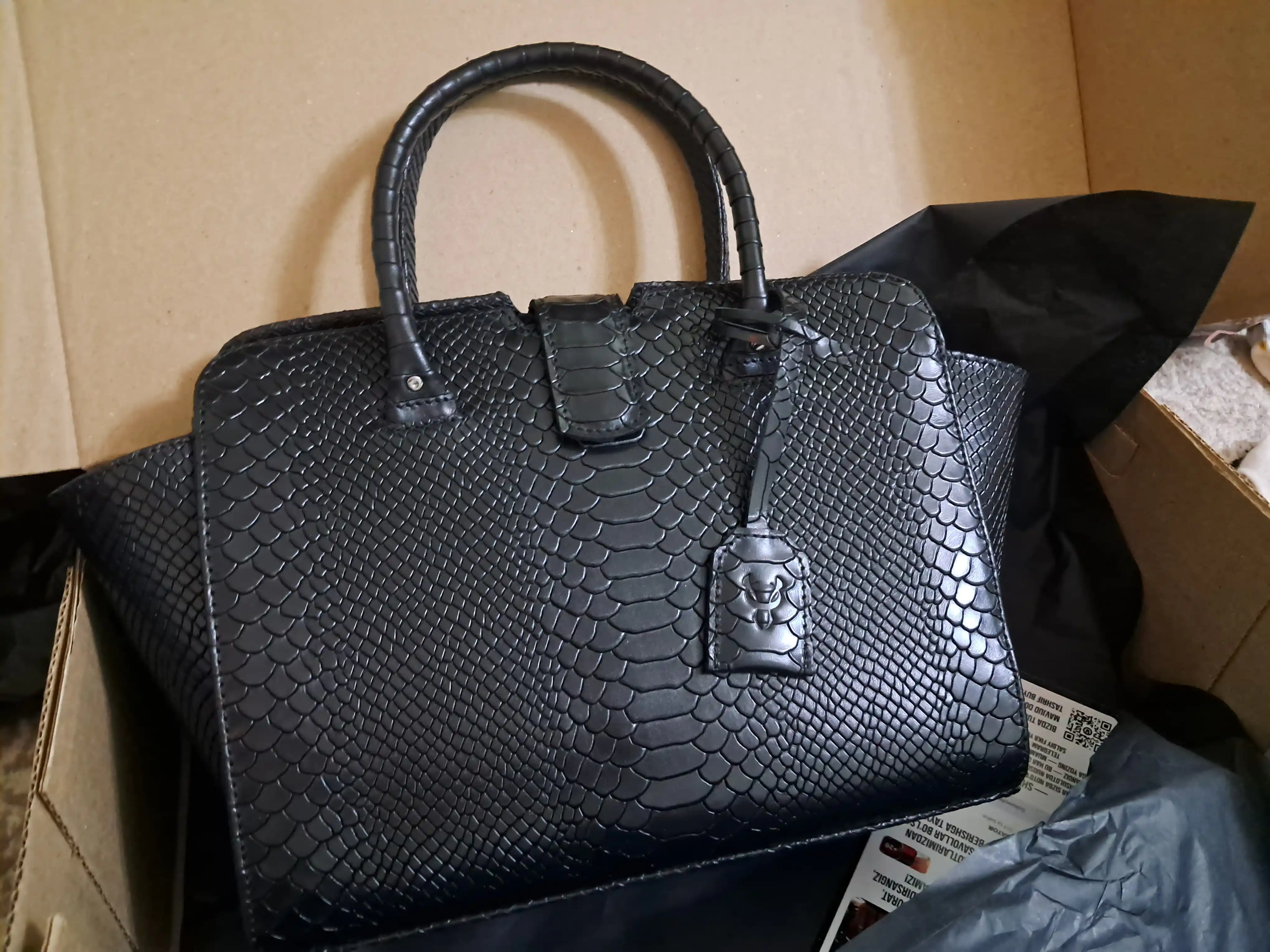 Ayollar sumkasi tabiiy charmdan Black Gator