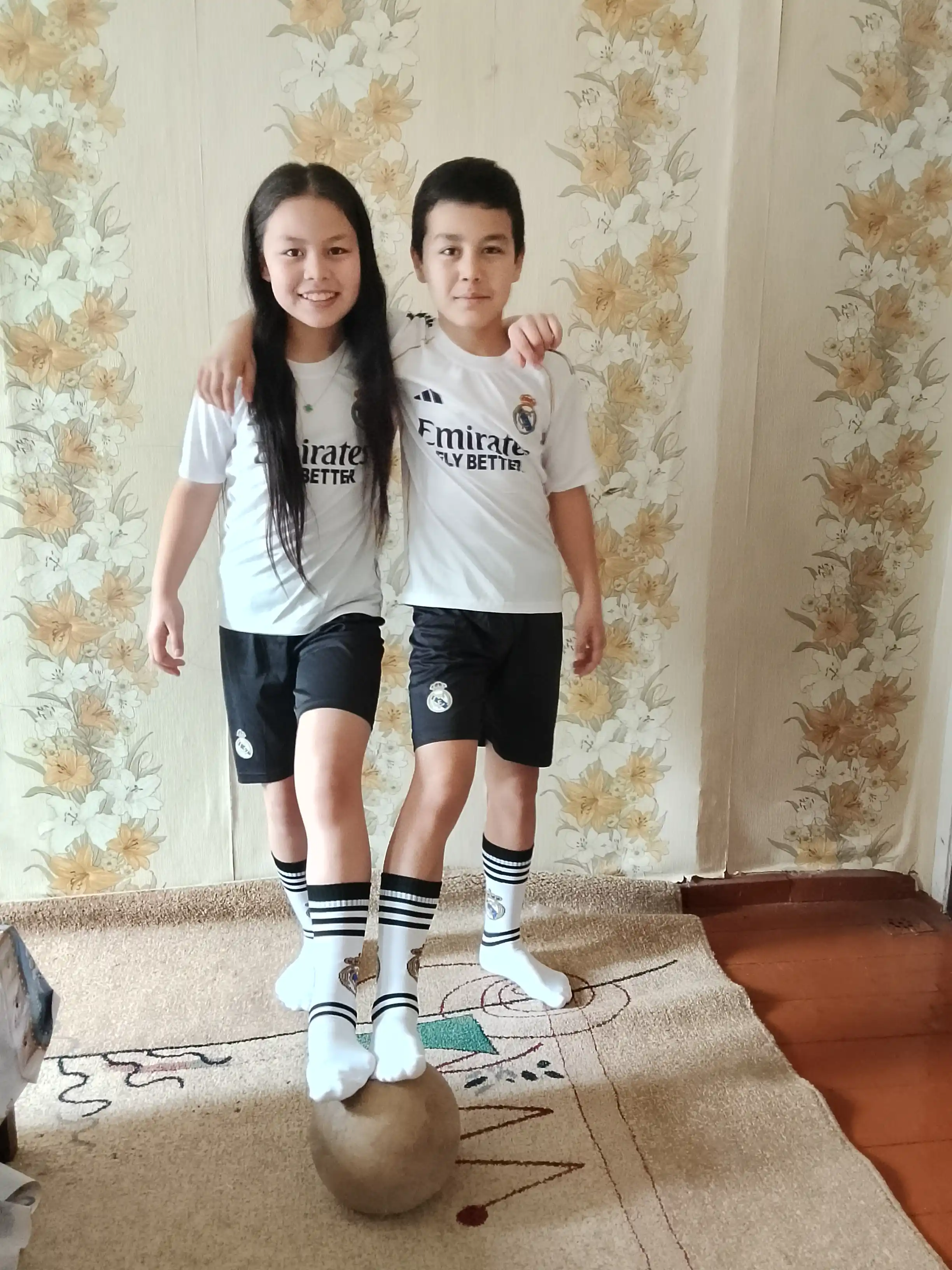 Bolalar uchun Real Madrid futbol formasi, Mbappe, Arda Guler, Vini Jr