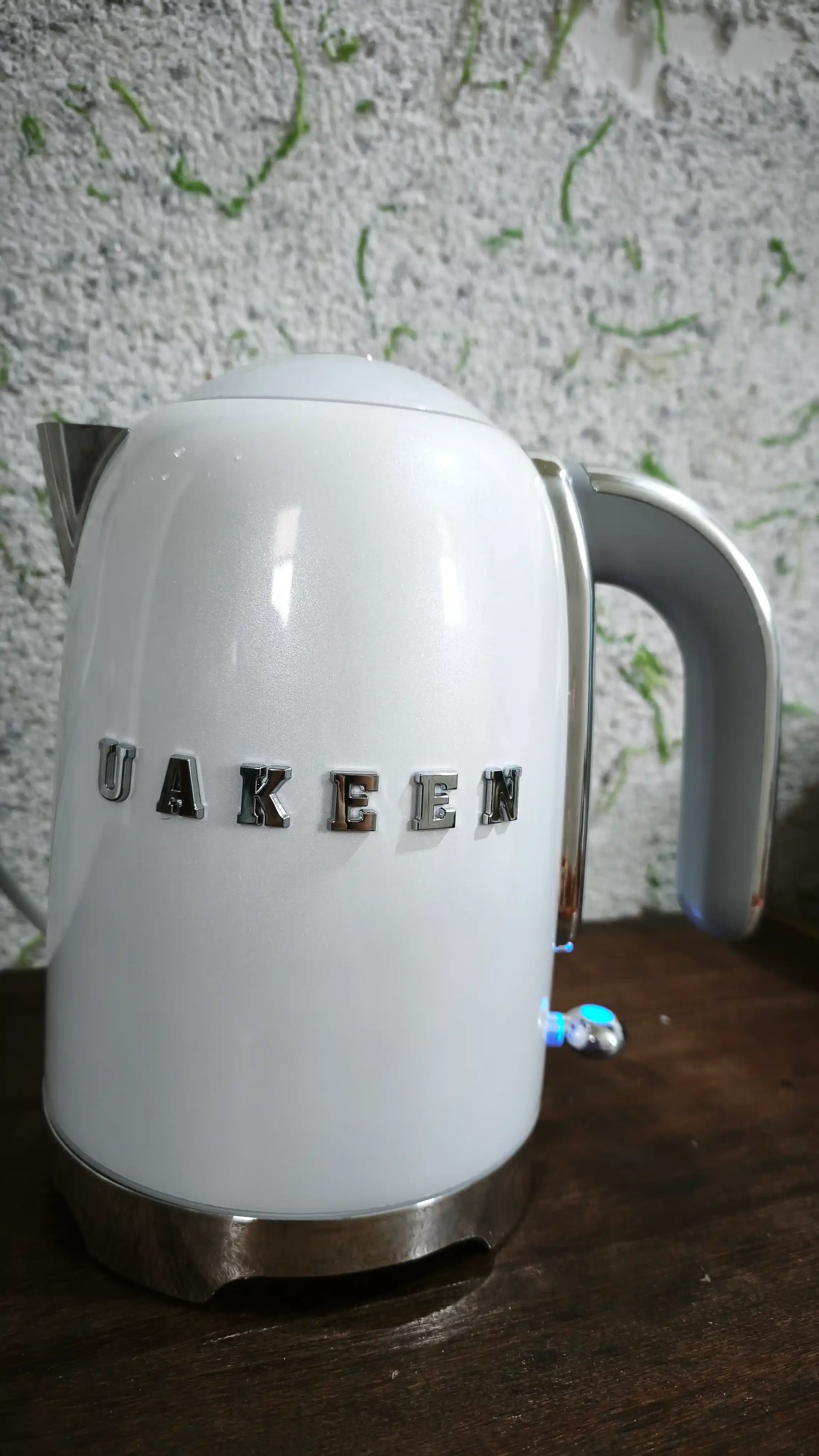 Uakeen ZL-2706 elektr chaynik, 2 litr — choyni kutmasdan, darhol iching