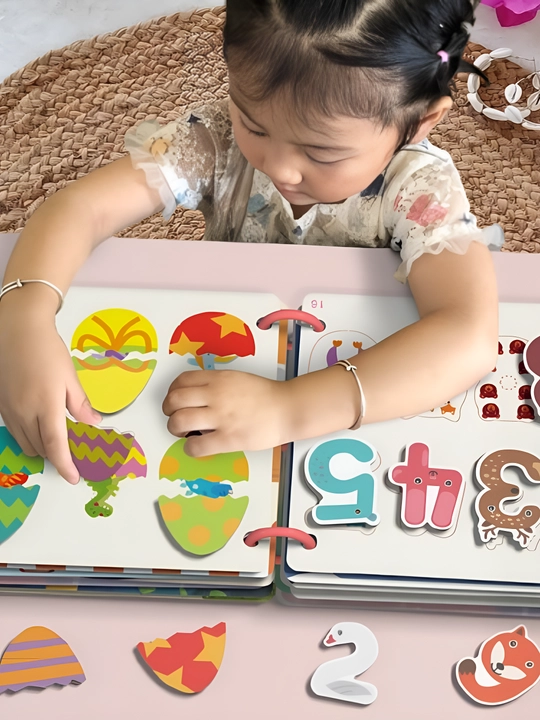 Busy book – rivojlantiruvchi o‘yin kitobi 2+ / 3+