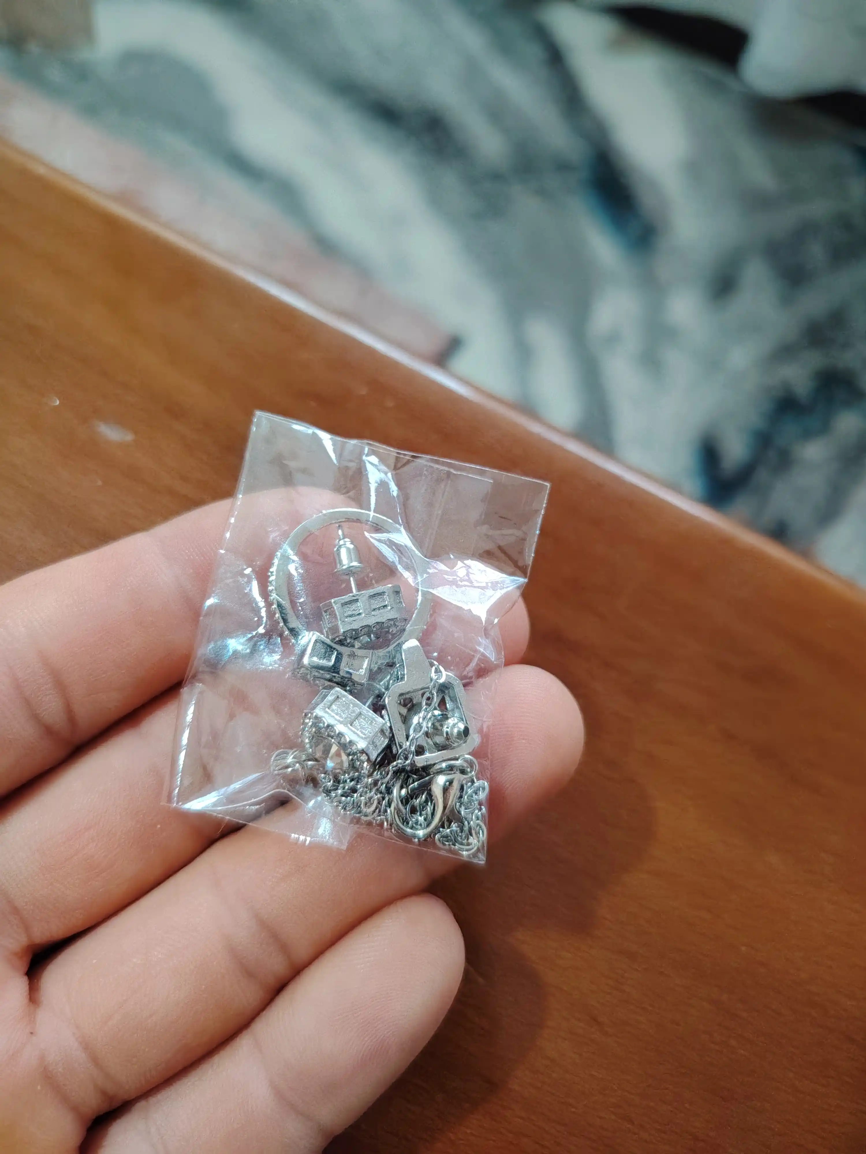 Ayollar bezaklari to‘plami, bezaklar kolleksiyasi