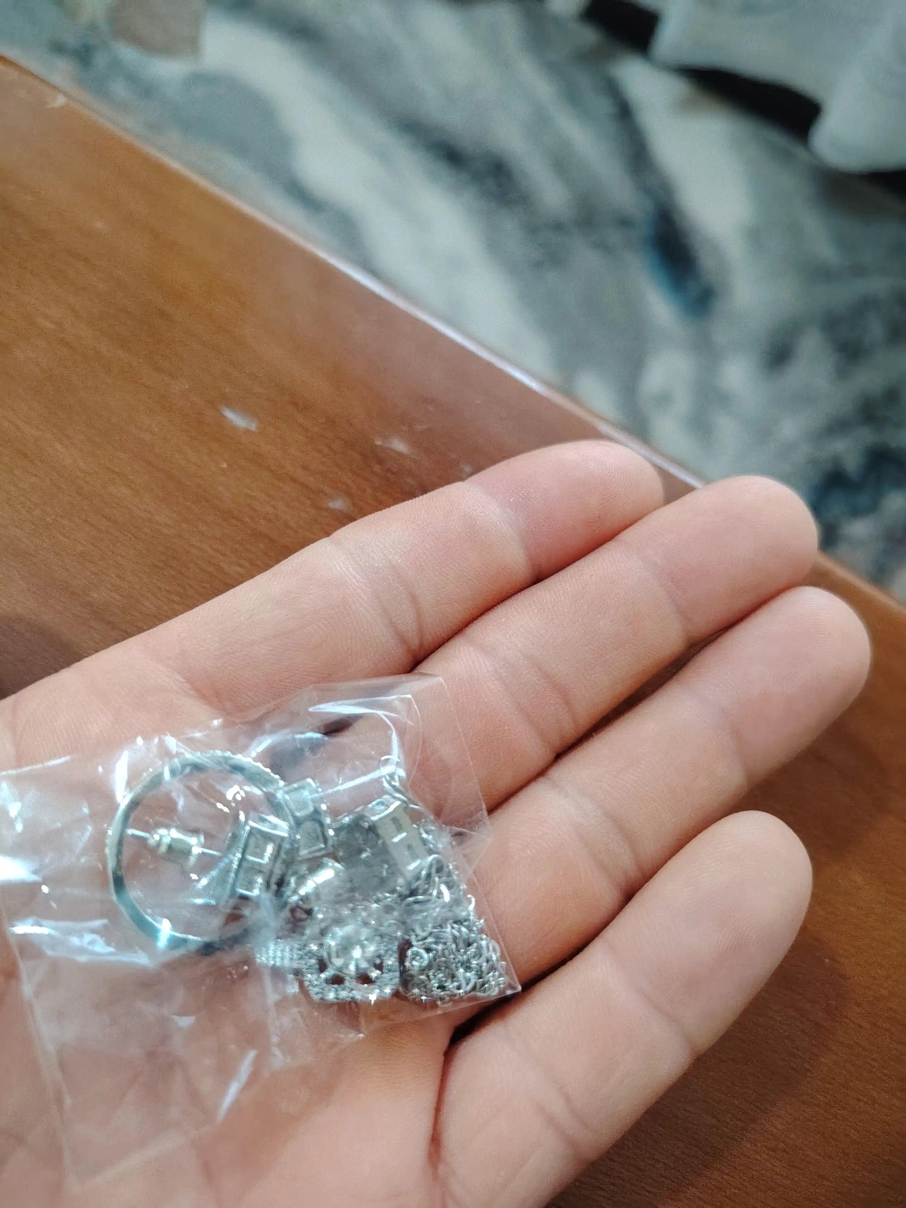 Ayollar bezaklari to‘plami, bezaklar kolleksiyasi