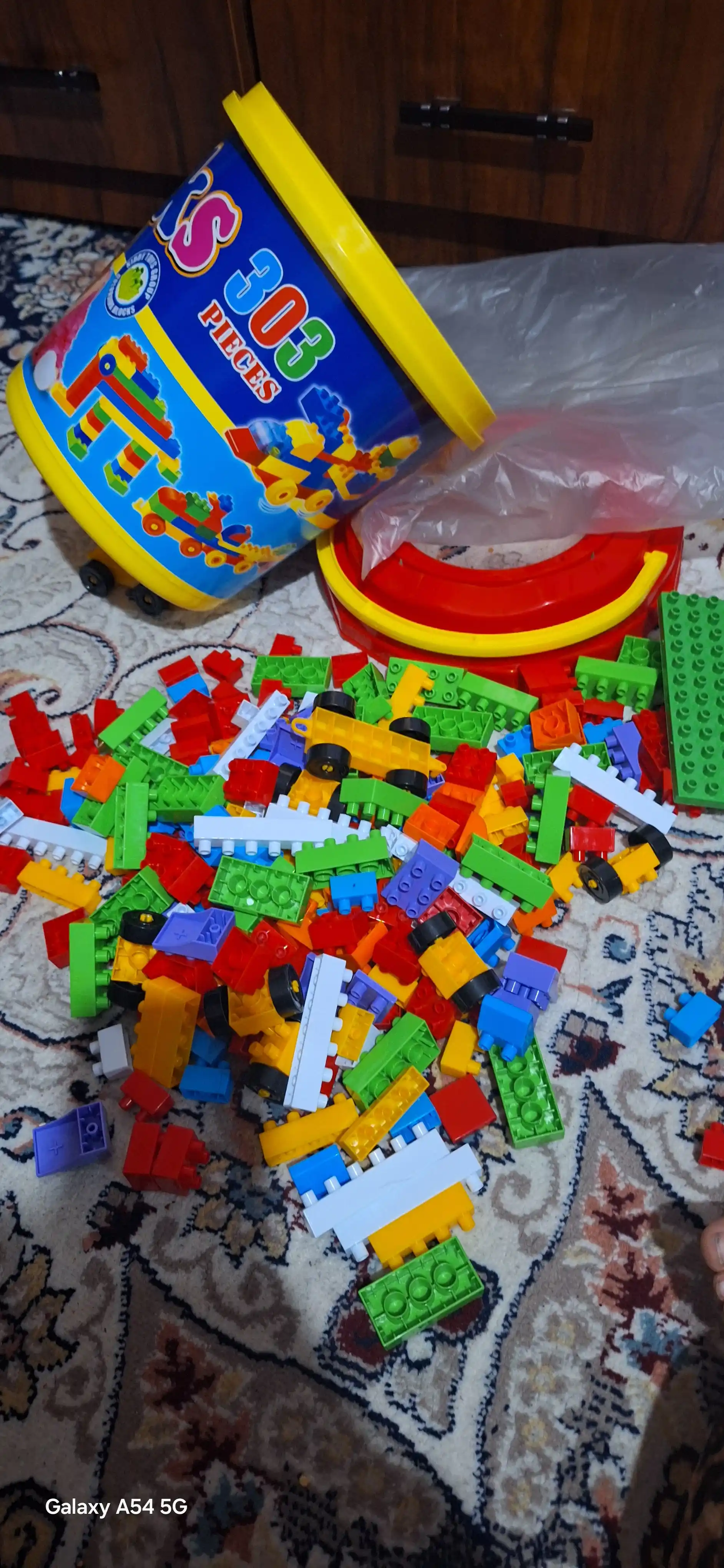 LEGO konstruktor, 707 dona detallardan iborat to‘plam
