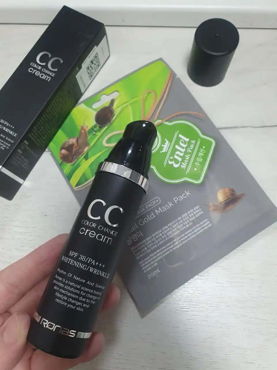 CC крем для лица с SPF36, подстраивается под тон кожи, выравнивает и придает сияние