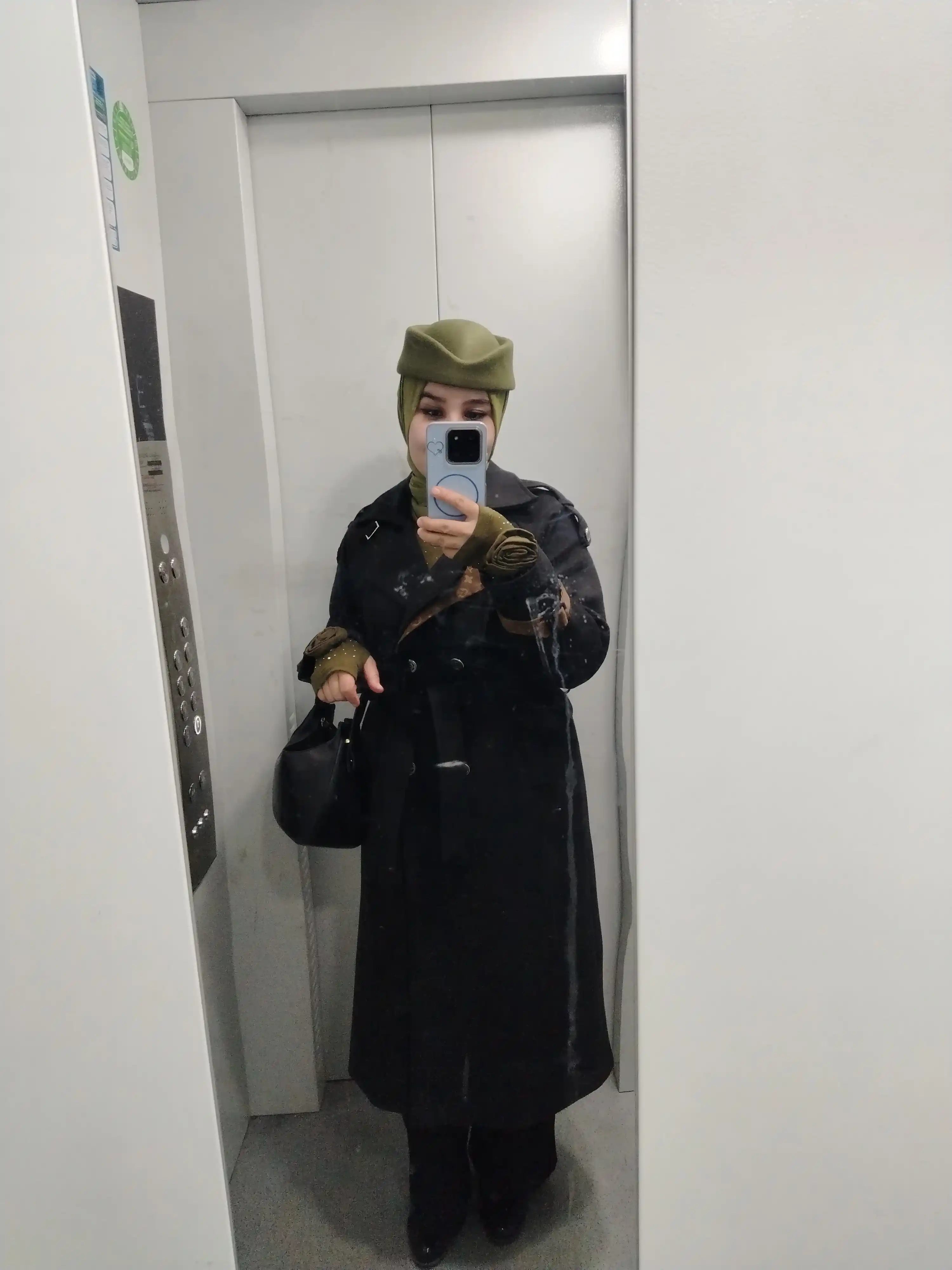 Pilotka, Ayollar bosh kiyimi, qish va bahor uchun, tabletka shlyapasi
