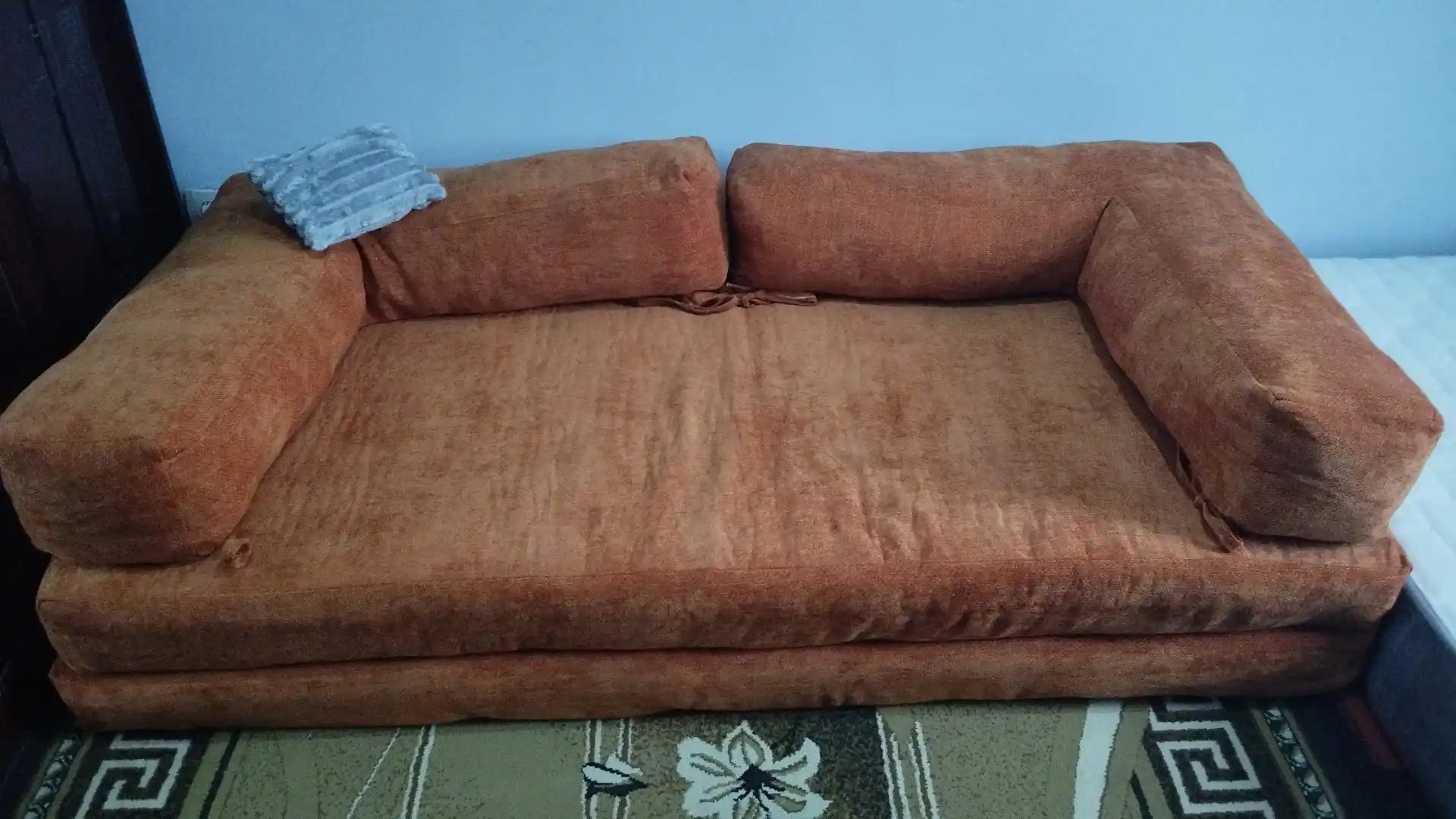 Divan karkazsiz