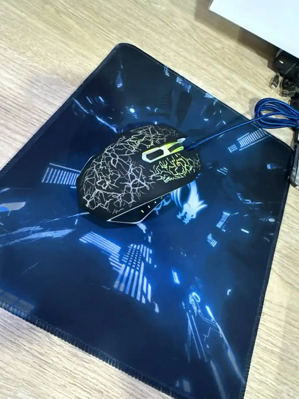 Simli o‘yin sichqonchasi, 1600 dpi RGB yoritilgan