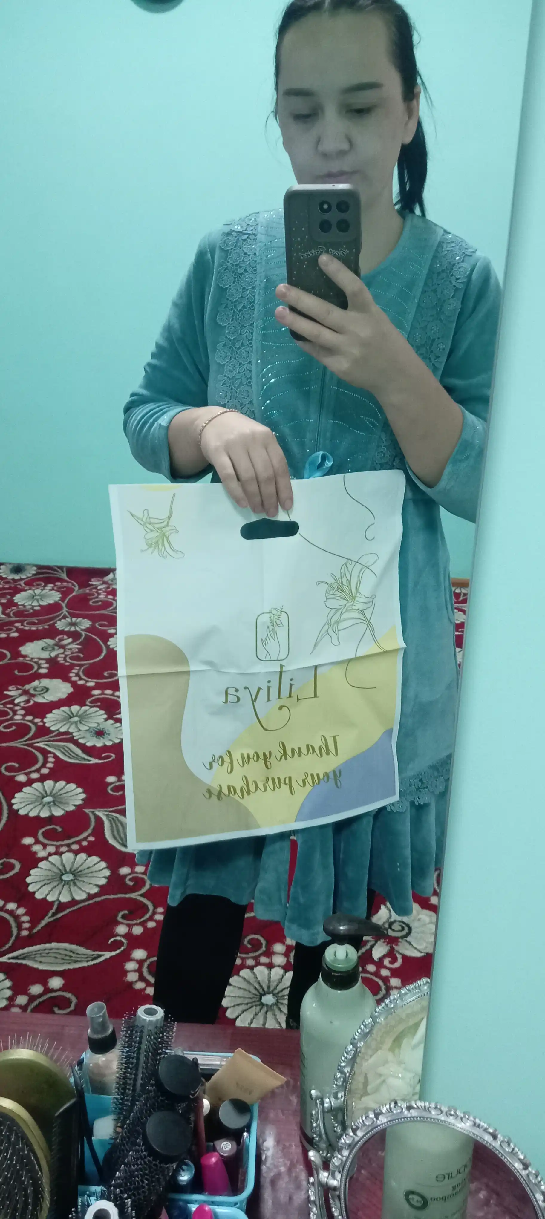 Ayollar velyur xalati