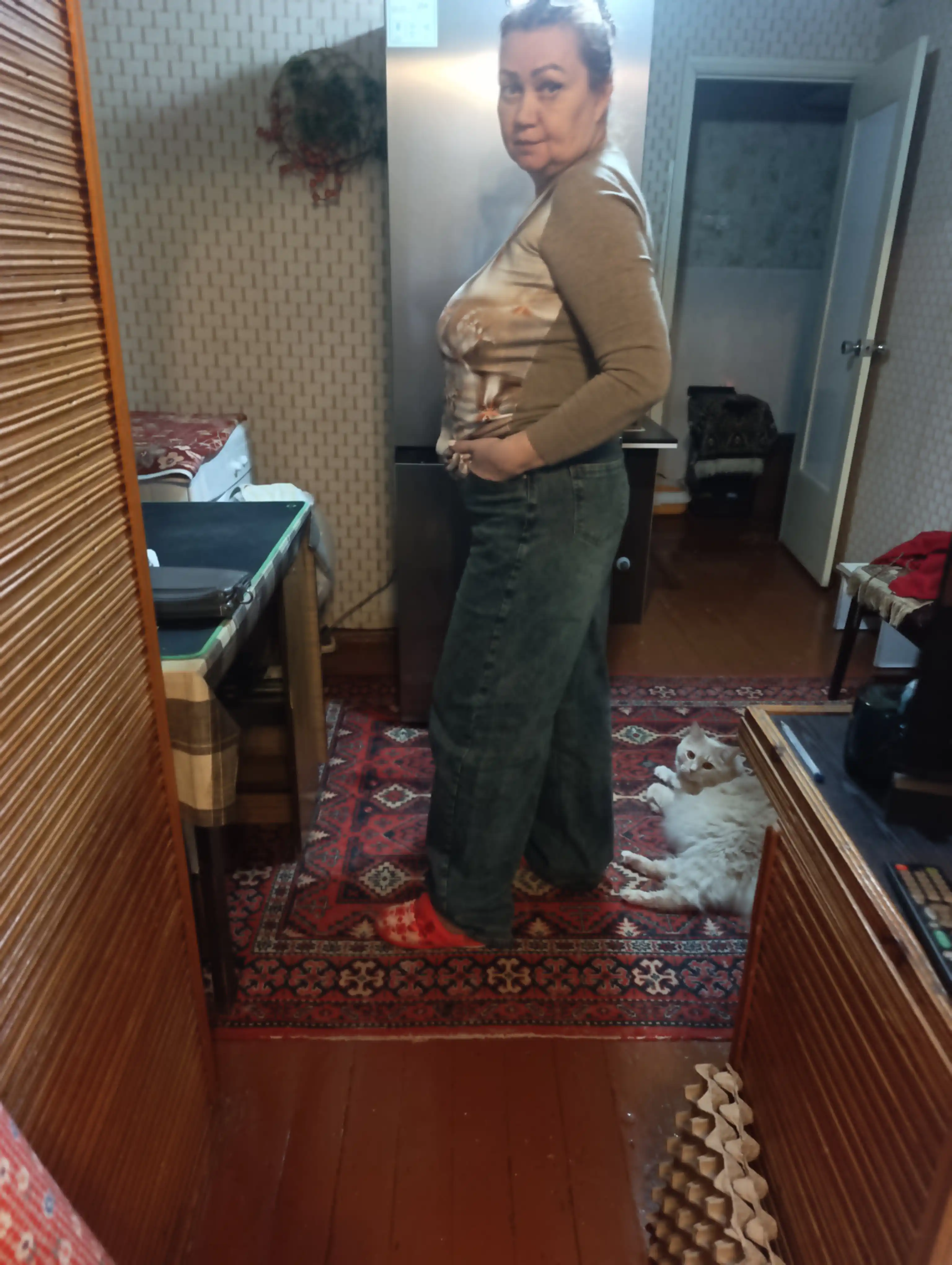 Ayollar uchun keng baggi jinsi shimlar, 42–54 o‘lcham, Rossiya ishlab chiqarishi