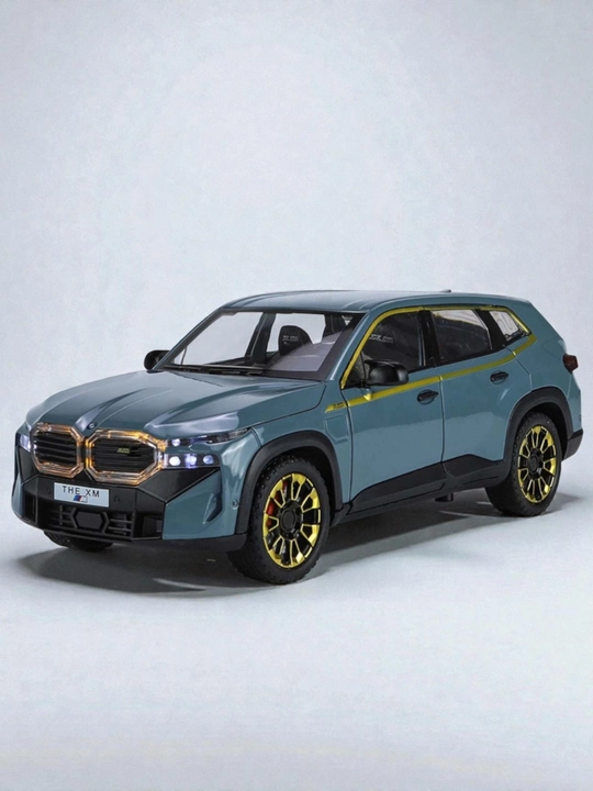 Металлическая игрушечная машинка BMW XM — со звуком, подсветкой, двери открываются, 20 см