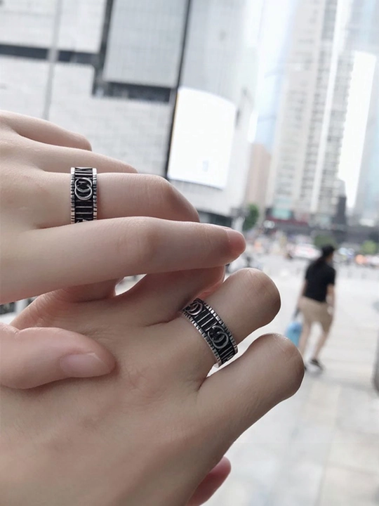 Uniseks kumush ring qora qo’shimchali erkaklar va ayollar bezaklari