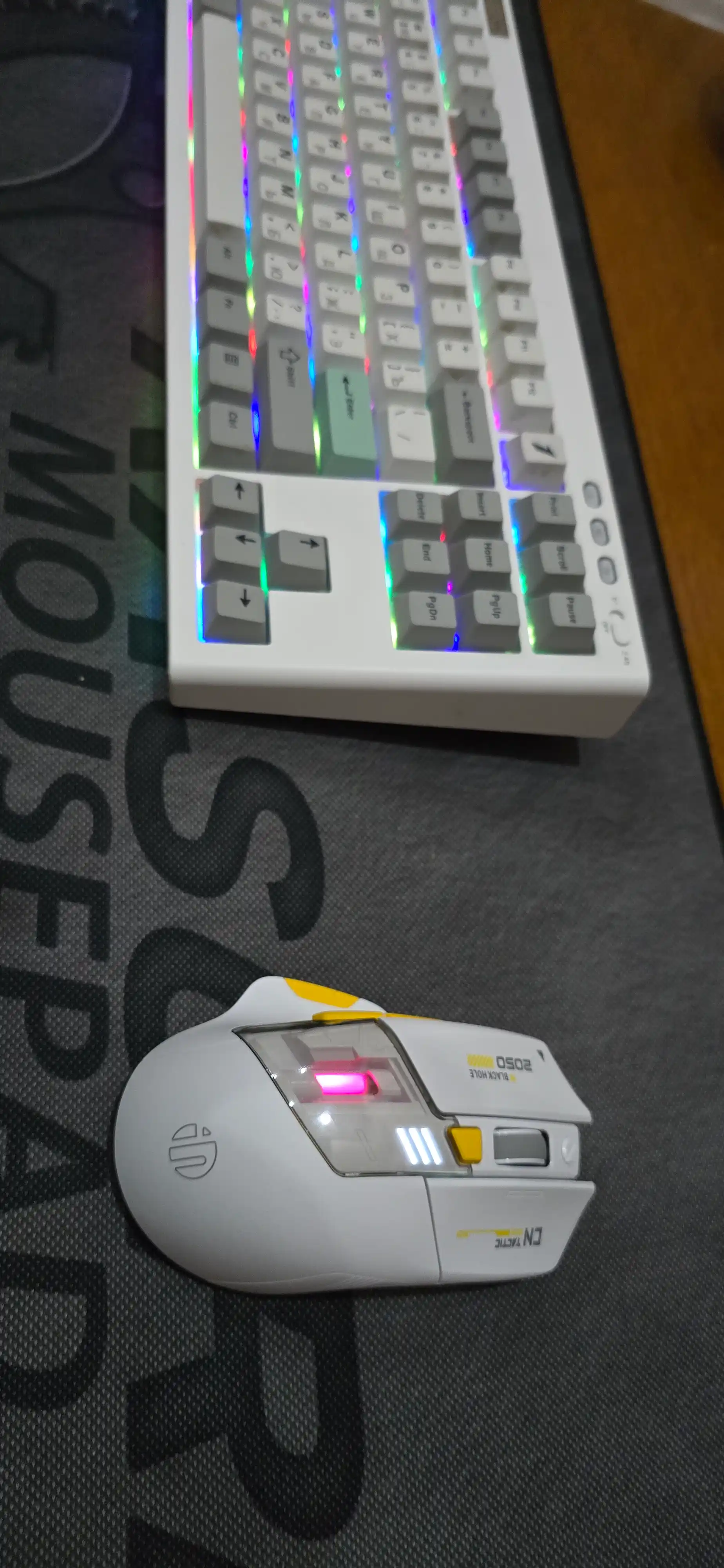 Игровая мышь Inphic A9 (V2) беспроводная, бесшумная, аккумулятором с RGB подсветкой
