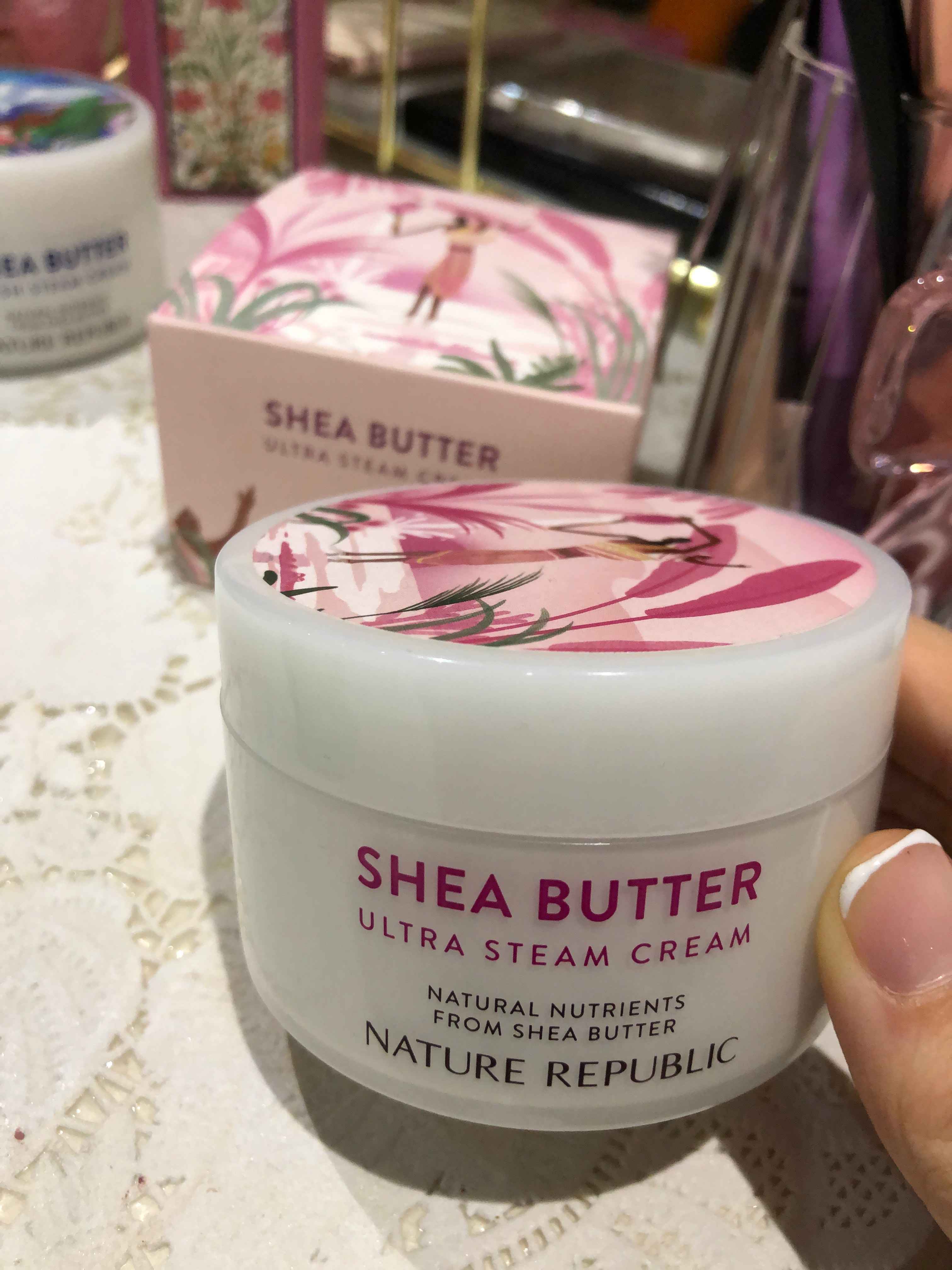 Shea Butter namlantiruvchi kunduzgi va tungi krem, 100 ml